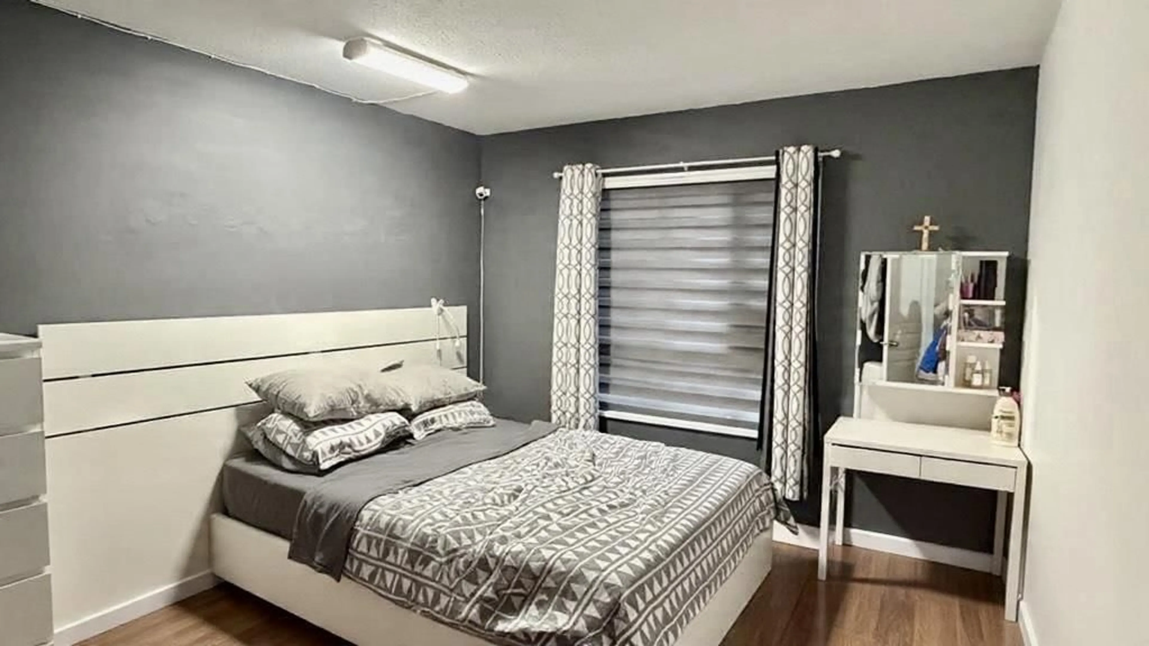 Bedroom with bed, wood/laminate floor for 409 - 9979 140 STREET, Surrey British Columbia V3T5W2