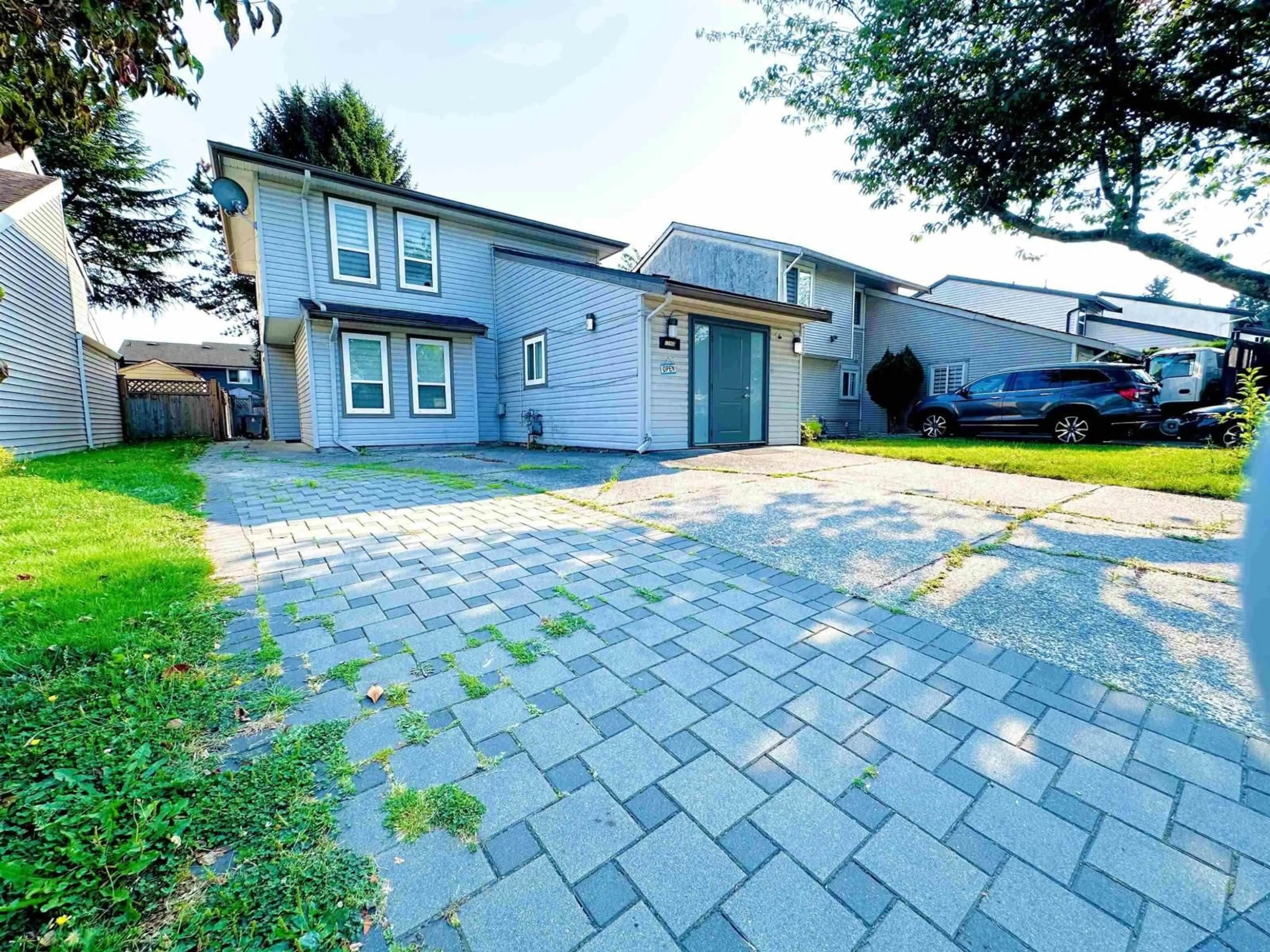 Patio, street for 12960 74, Surrey British Columbia V3W7J8