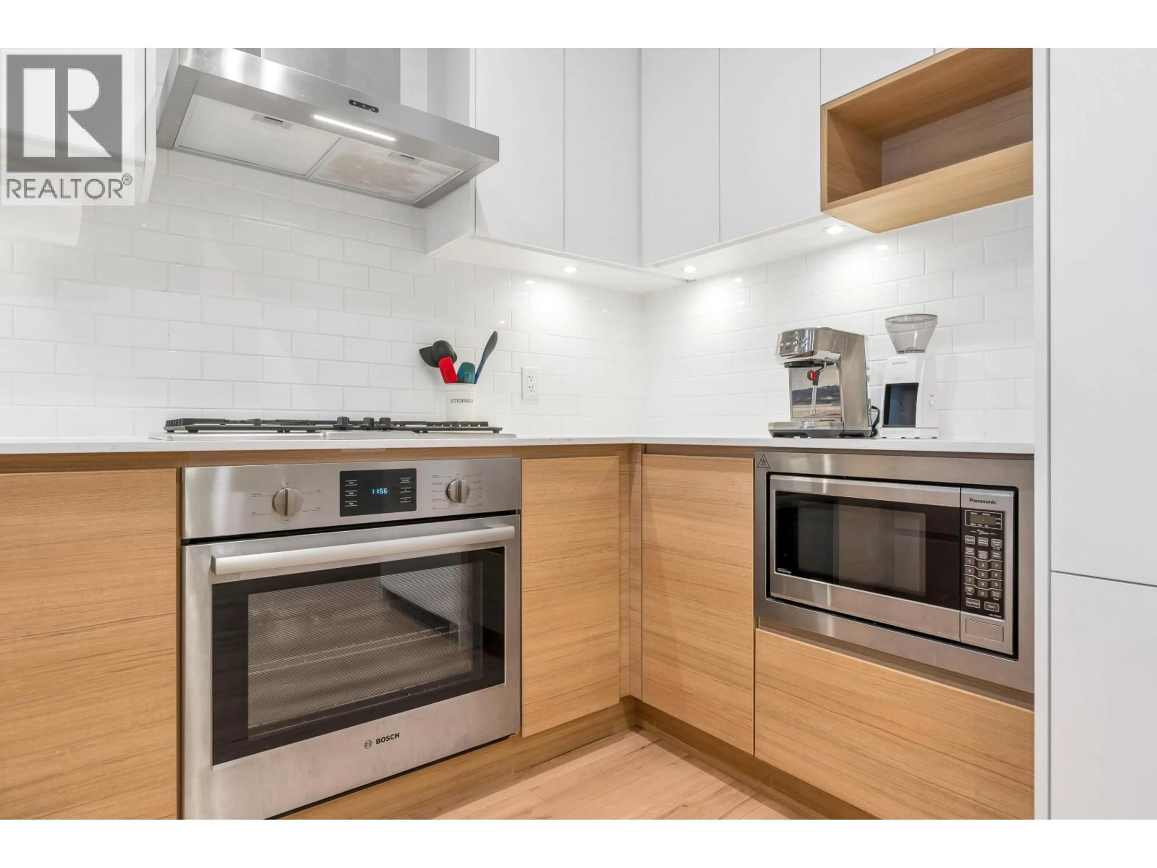 Standard kitchen, wood/laminate floor for 623 - 3131 MURRAY STREET STREET, Port Moody British Columbia V3H0L9