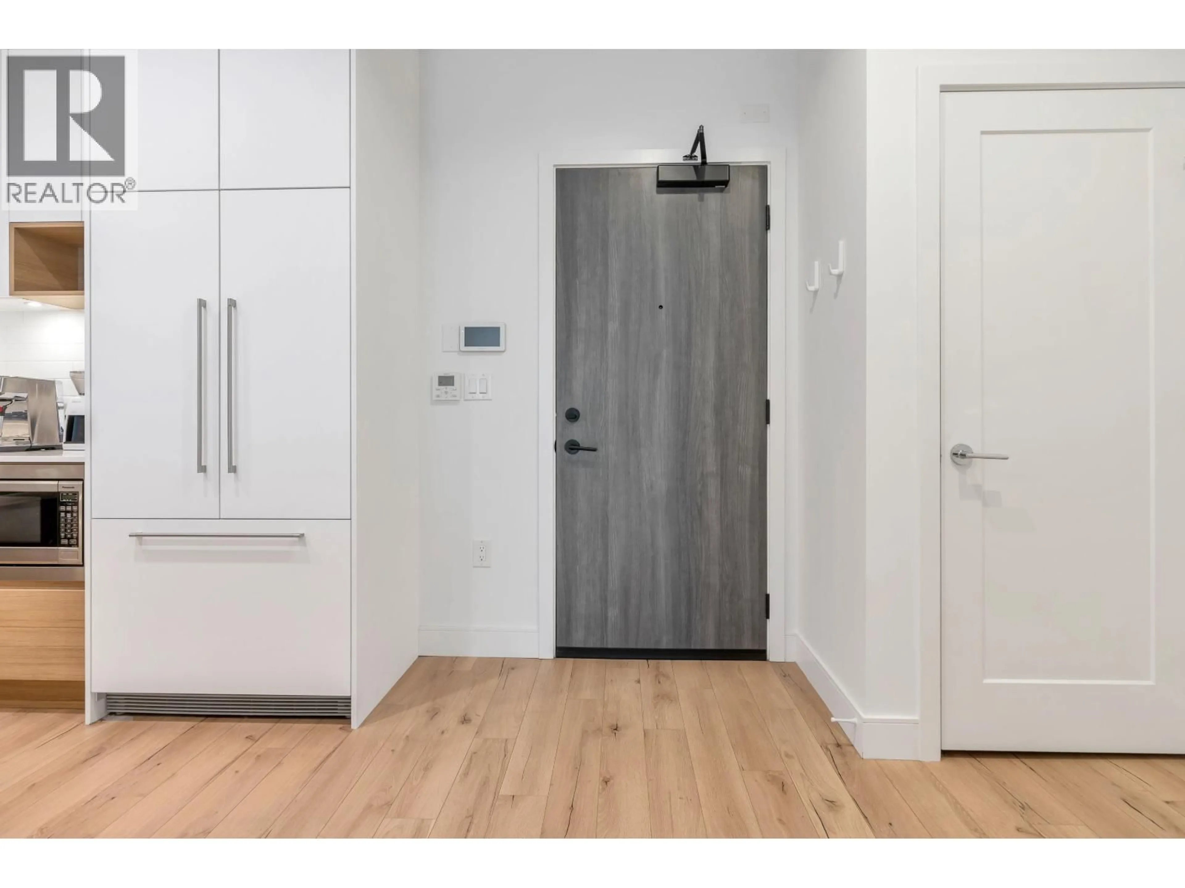 Indoor entryway for 623 - 3131 MURRAY STREET STREET, Port Moody British Columbia V3H0L9