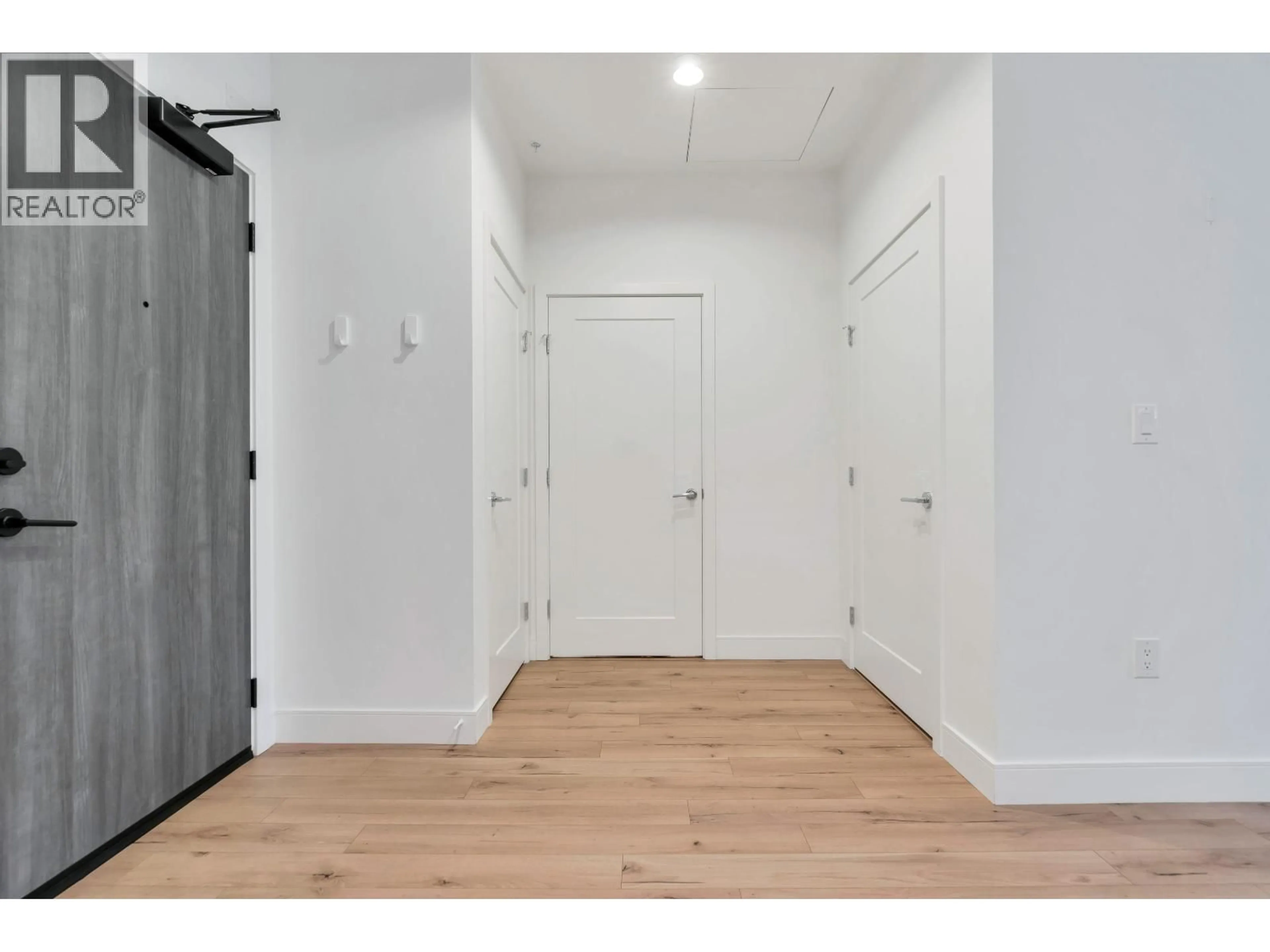 Indoor entryway for 623 - 3131 MURRAY STREET STREET, Port Moody British Columbia V3H0L9