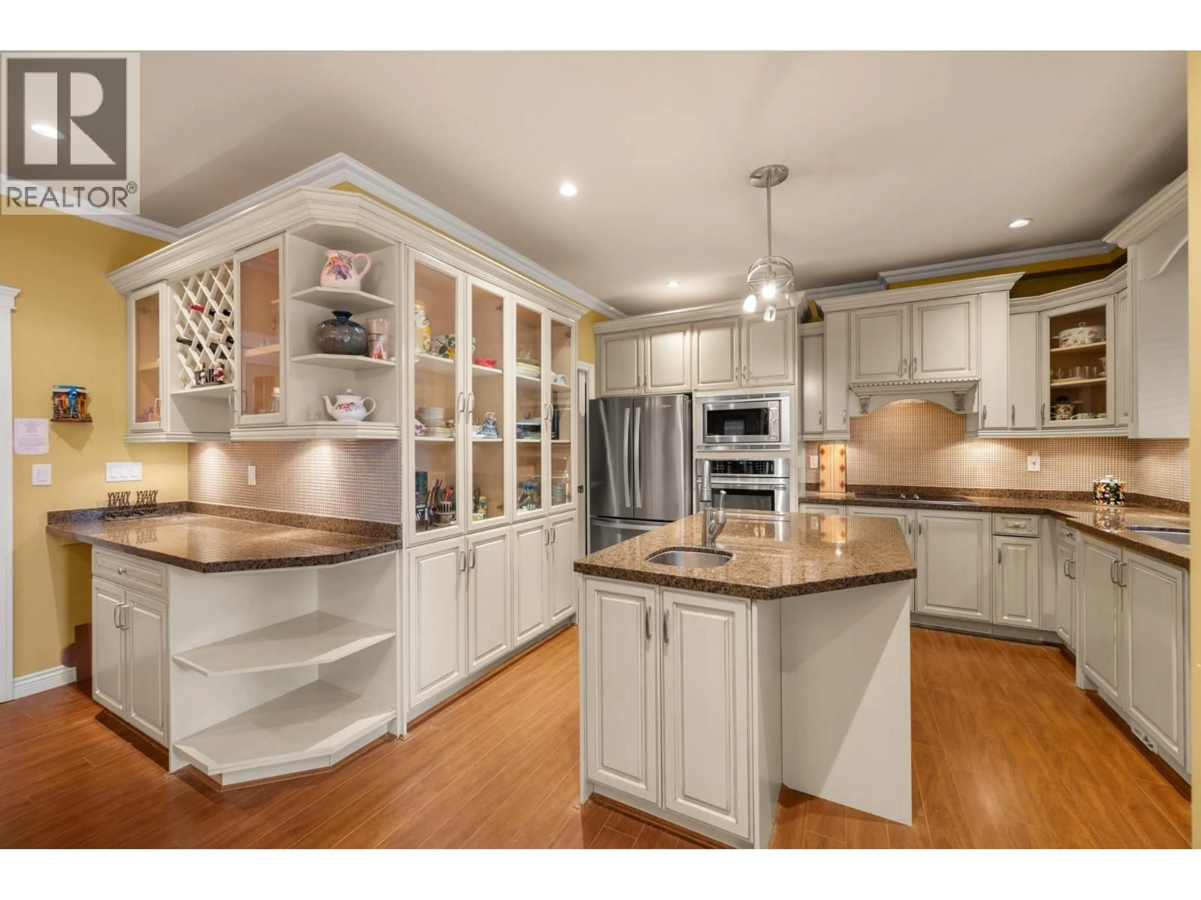 Open concept kitchen, unknown for 7058 PATTERSON AVENUE, Burnaby British Columbia V5J3N7