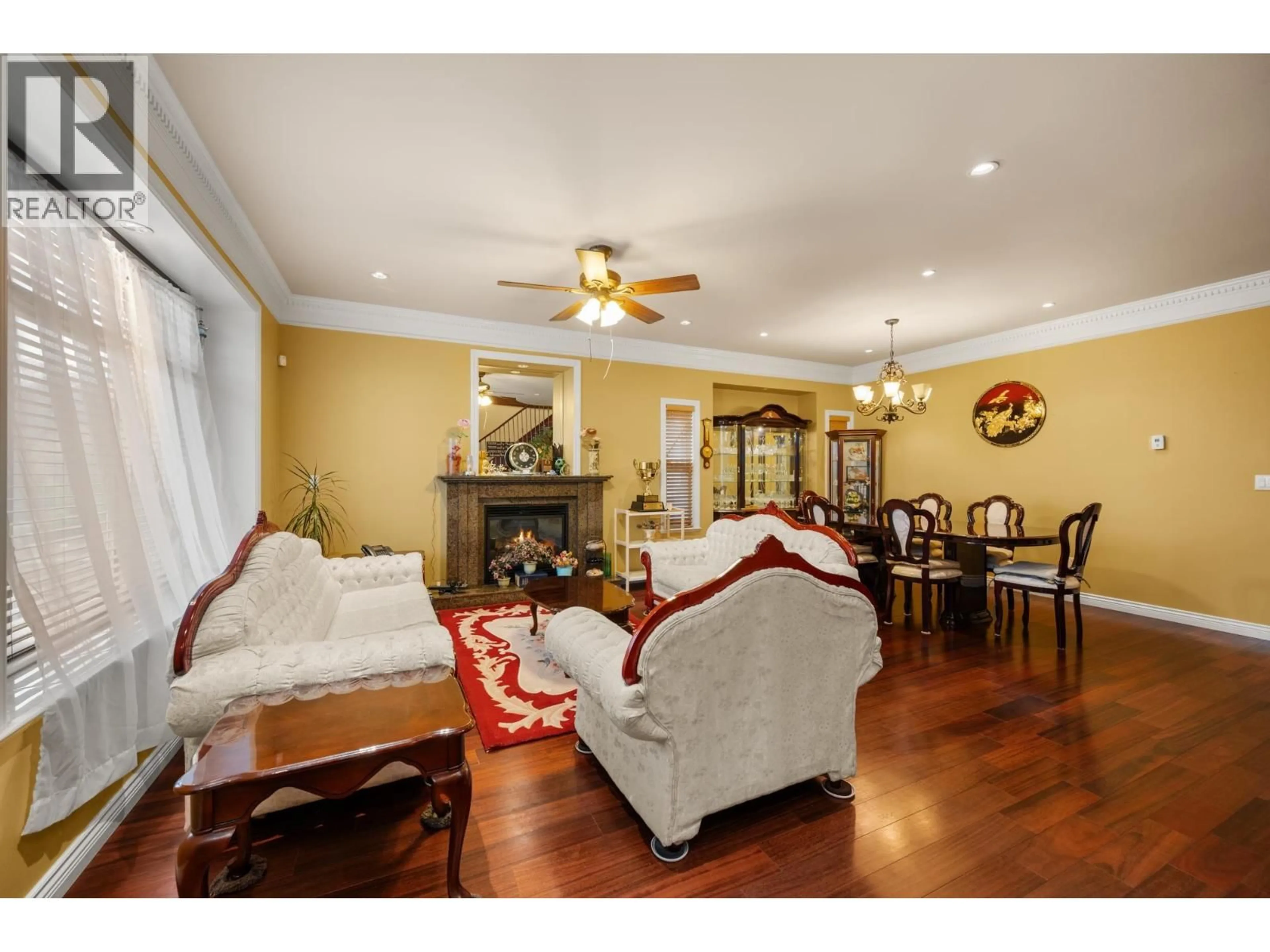 Living room with furniture, wood/laminate floor for 7058 PATTERSON AVENUE, Burnaby British Columbia V5J3N7