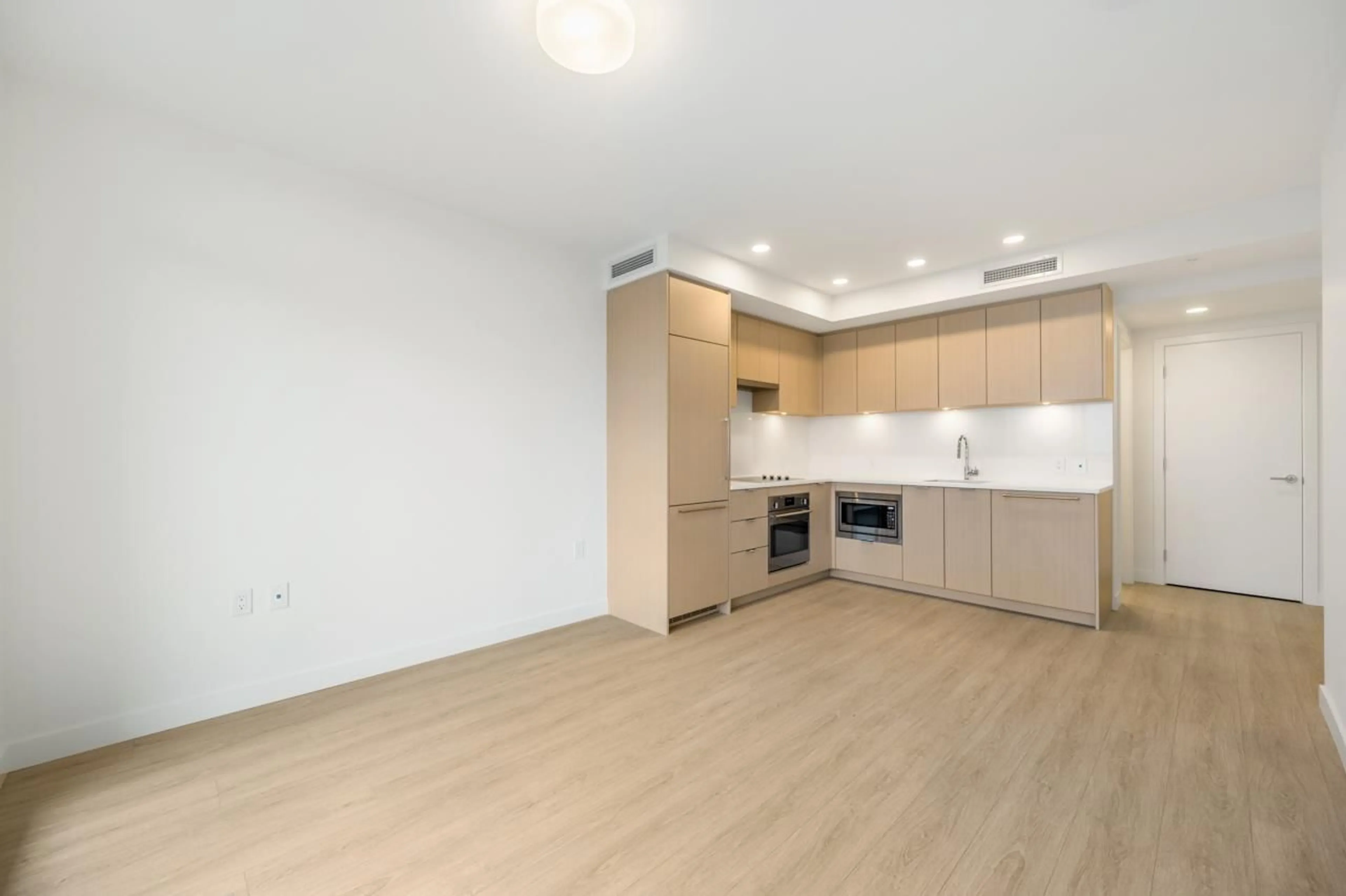 Standard kitchen, wood/laminate floor for 2606 - 13675 107A AVENUE, Surrey British Columbia V3T0X2