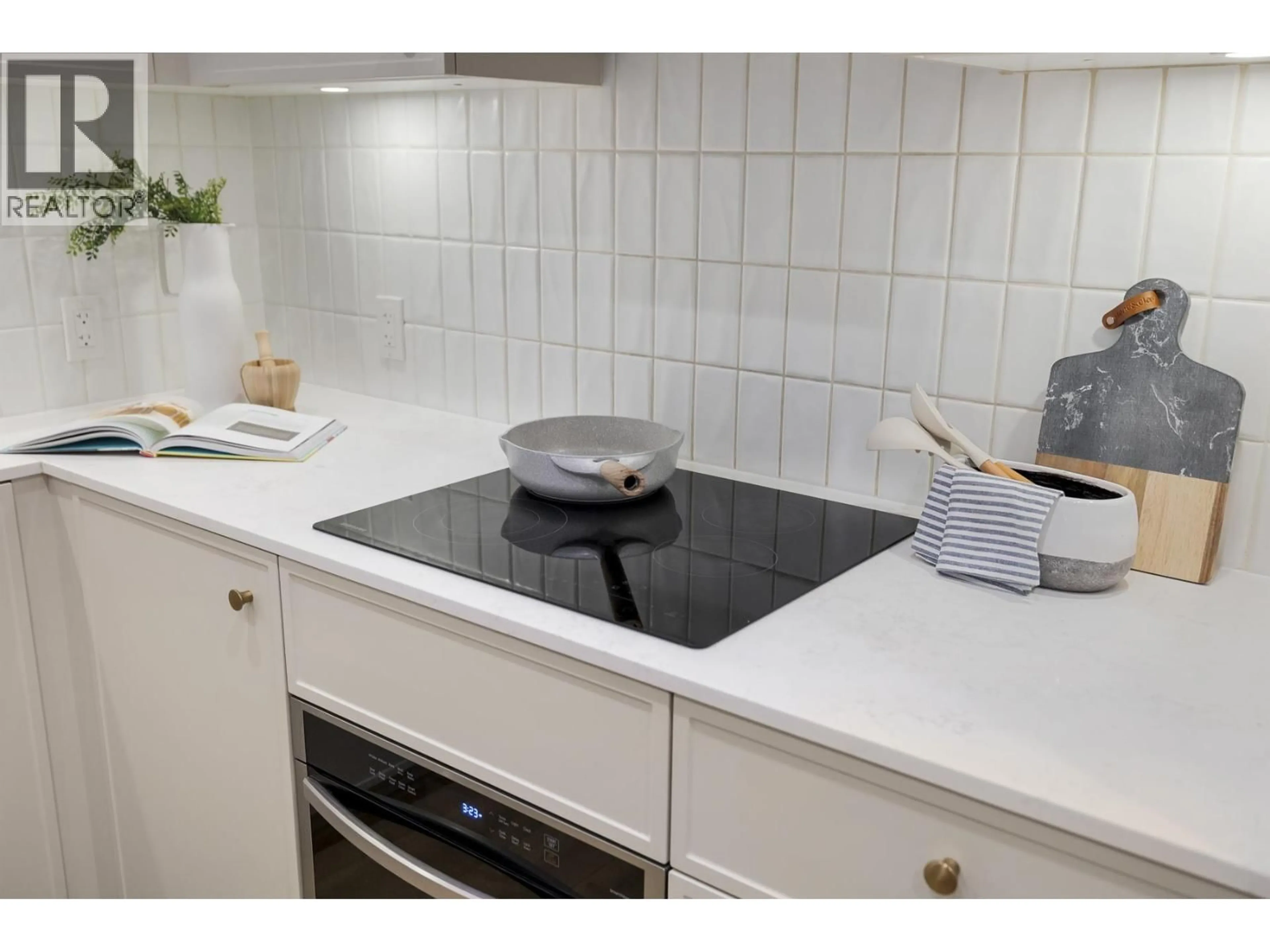 Standard kitchen, ceramic/tile floor for 109 - 708 EDGAR AVENUE, Coquitlam British Columbia V3K2J4