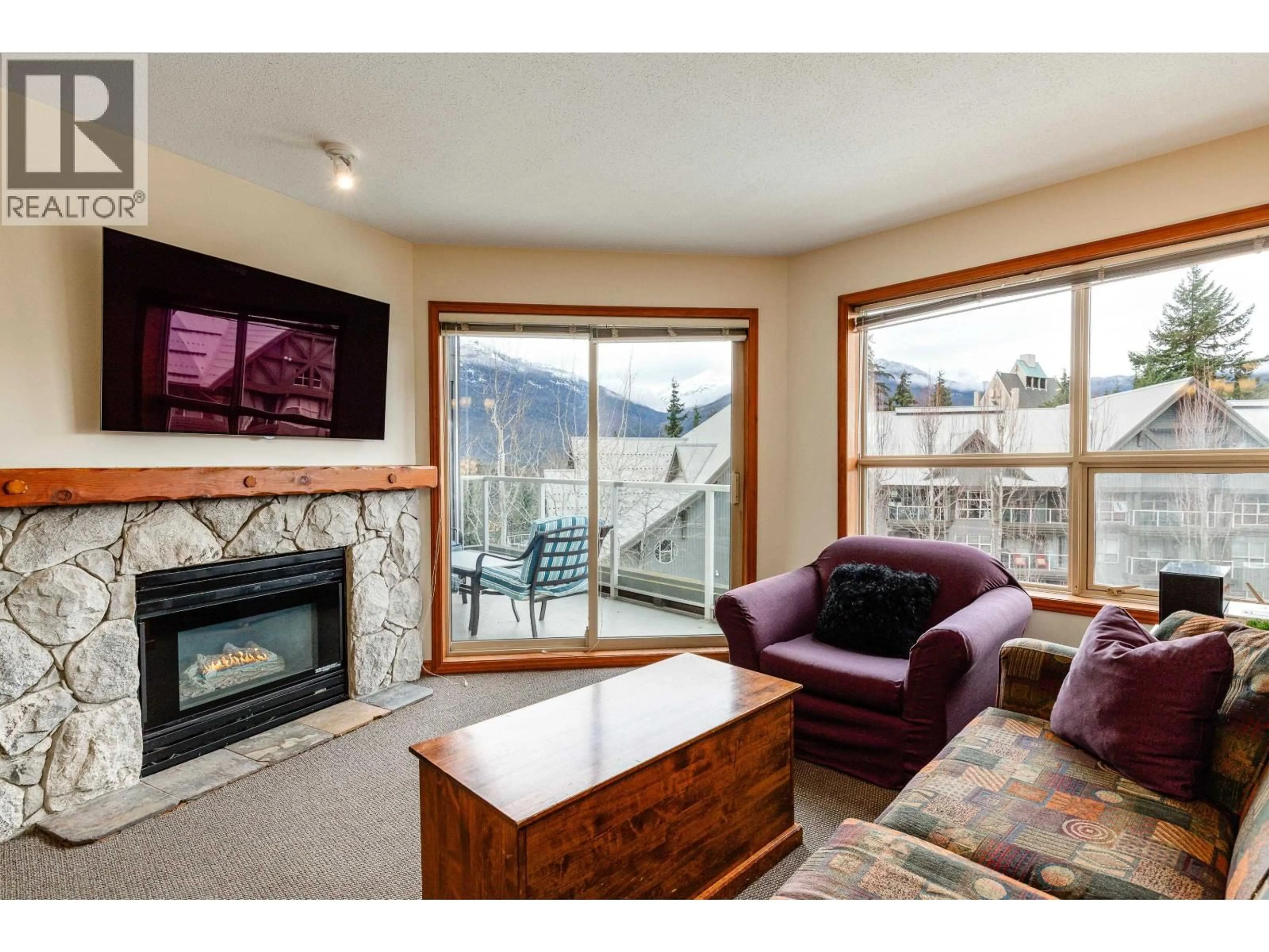 Living room with furniture, wood/laminate floor for 557 - 4800 SPEARHEAD DRIVE, Whistler British Columbia V8E1G1