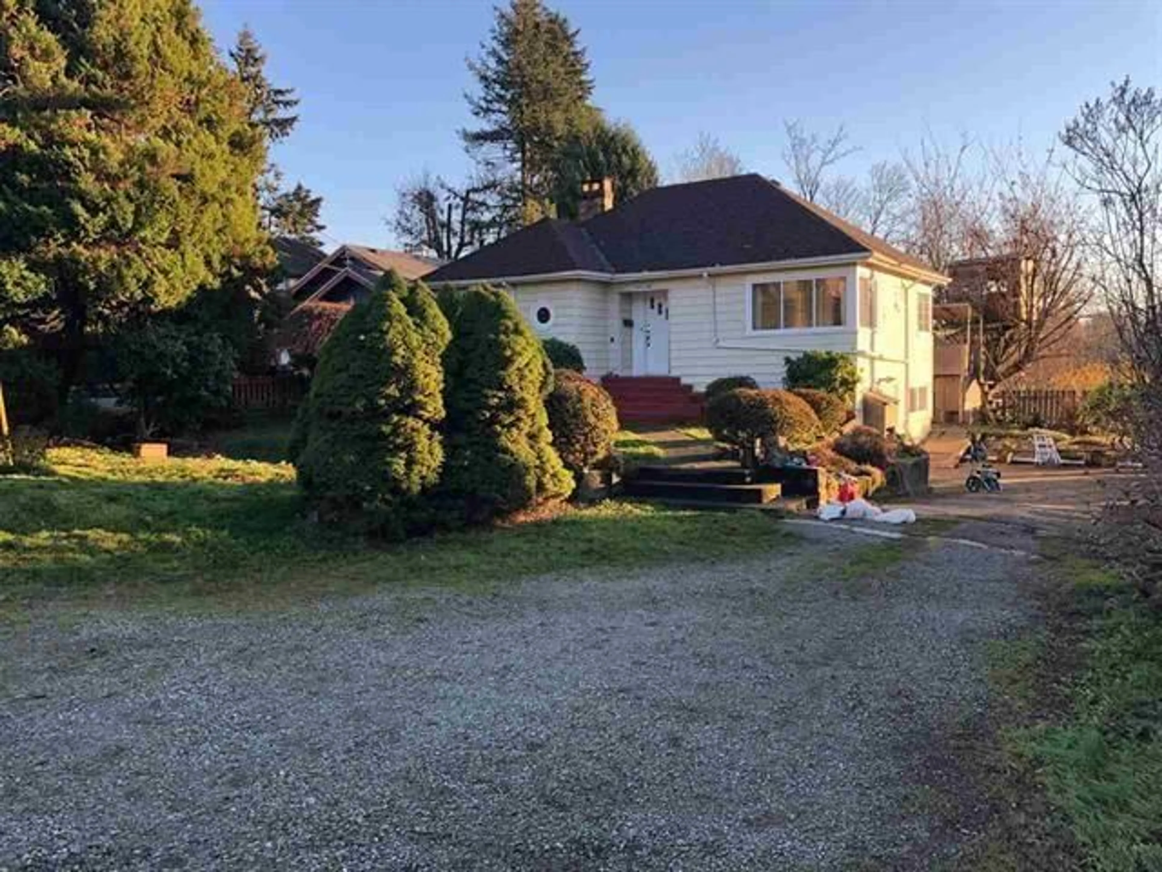 A pic from outside/outdoor area/front of a property/back of a property/a pic from drone, street for 34008 OLD YALE, Abbotsford British Columbia V2S2K2