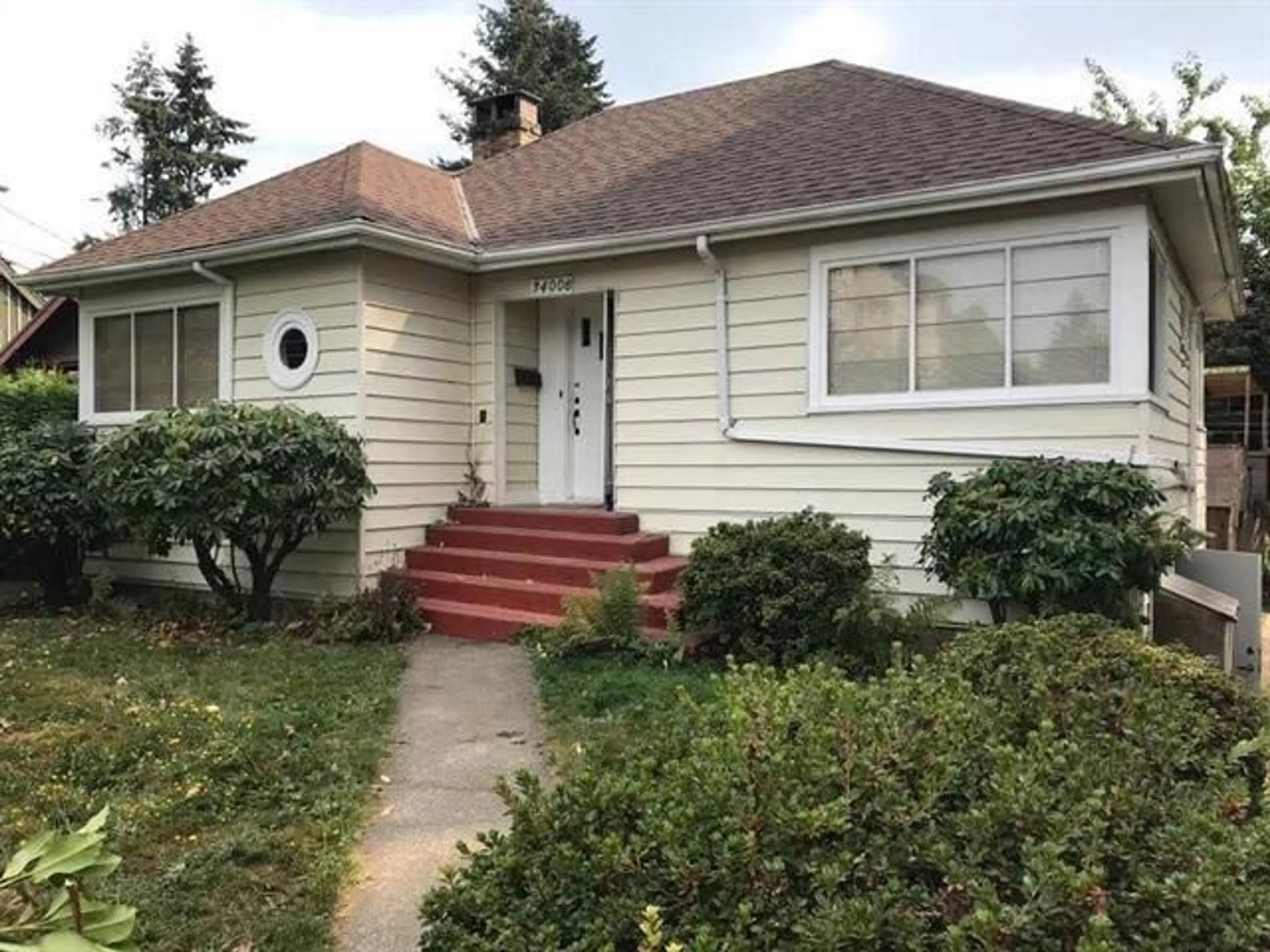 Home with vinyl exterior material, street for 34008 OLD YALE, Abbotsford British Columbia V2S2K2