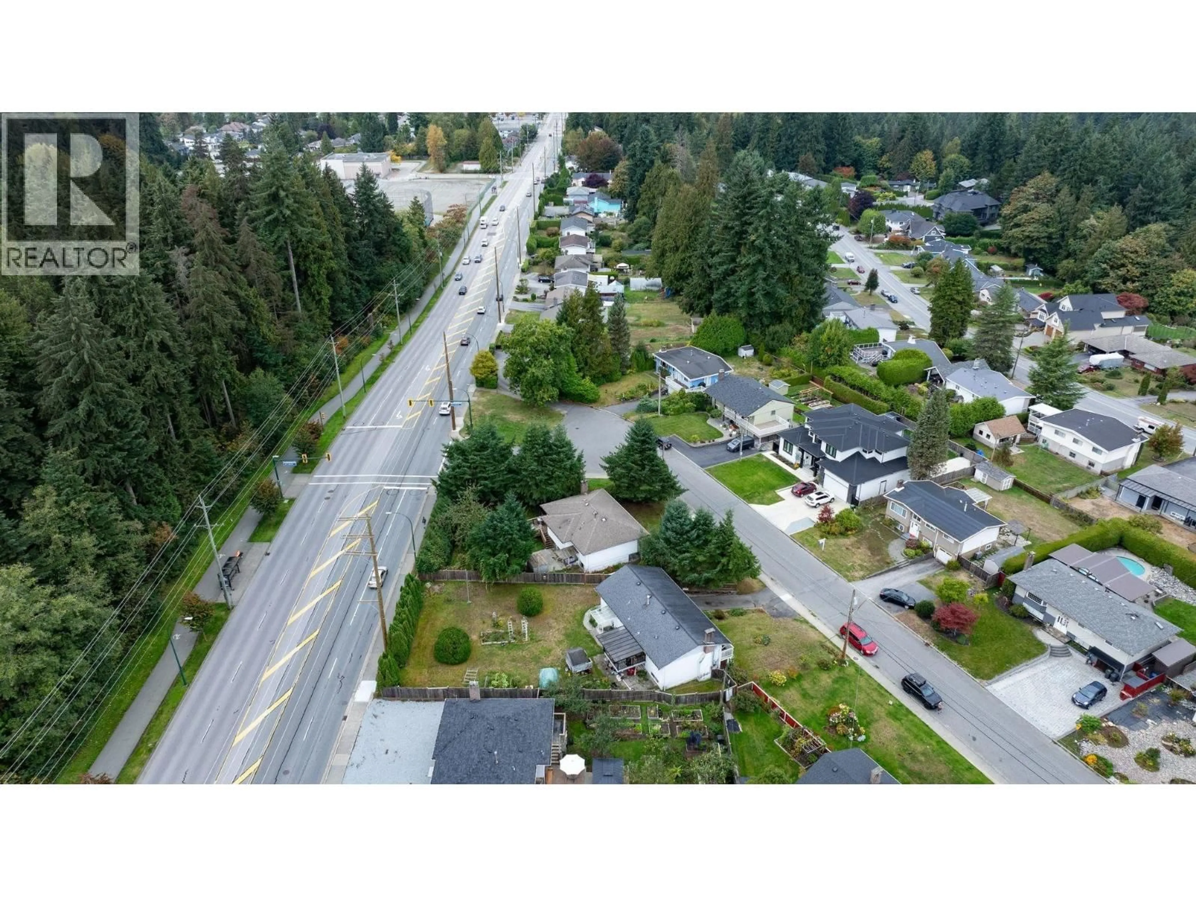 A pic from outside/outdoor area/front of a property/back of a property/a pic from drone, street for 815 SEYMOUR DRIVE, Coquitlam British Columbia V3J6V8