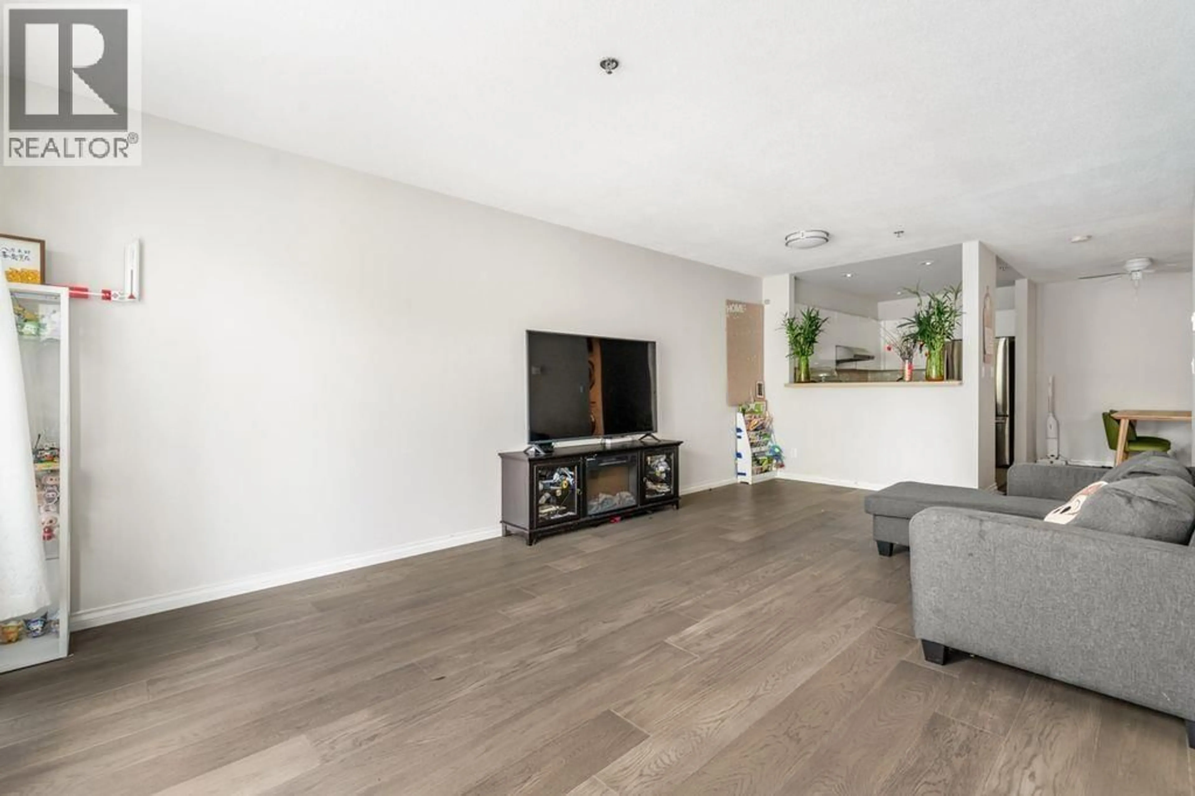 Living room with furniture, wood/laminate floor for 107 - 8620 JONES ROAD, Richmond British Columbia V6Y3Z4