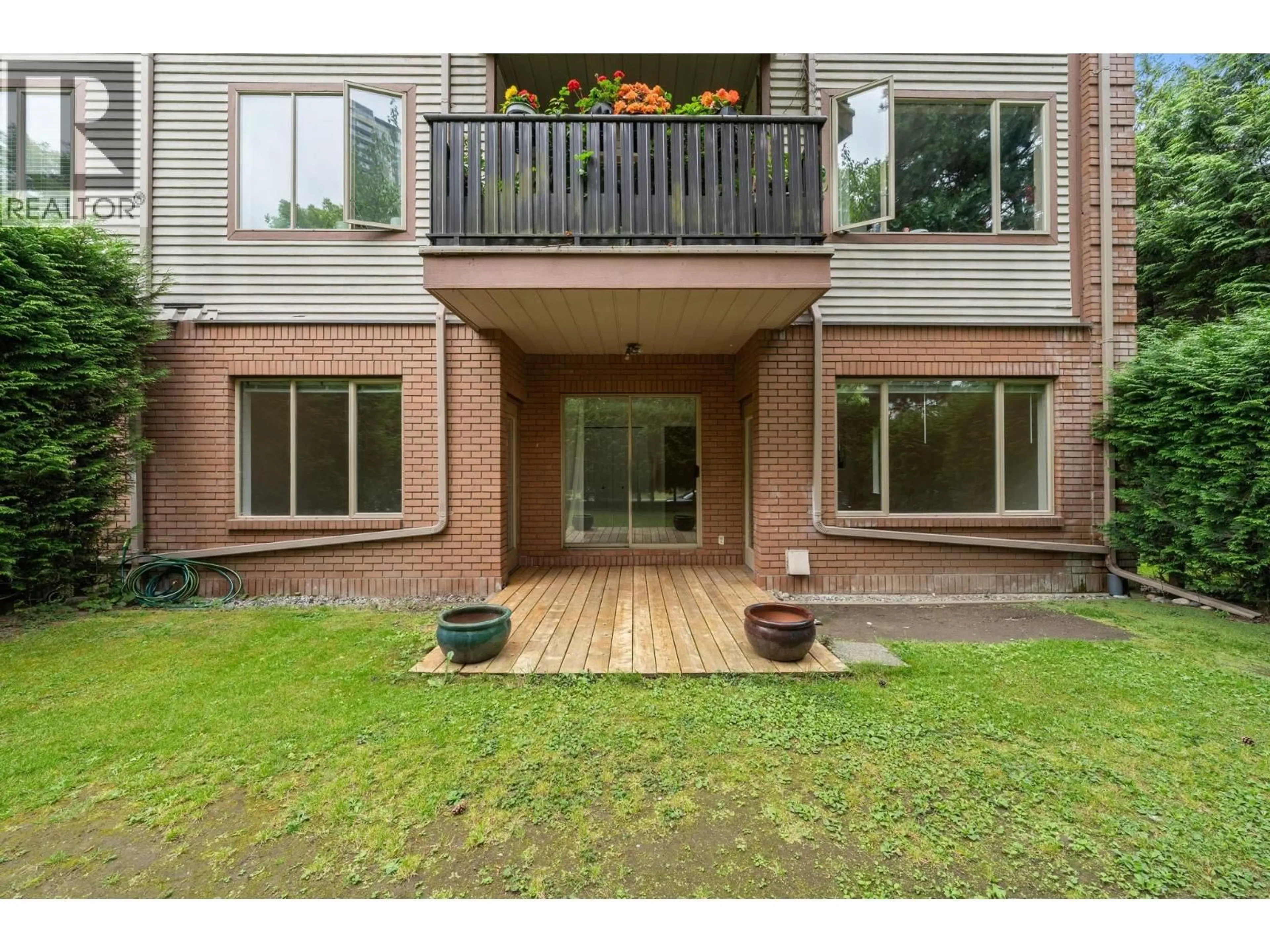 Patio, unknown for 105 - 6688 BURLINGTON AVENUE, Burnaby British Columbia V5H3M9