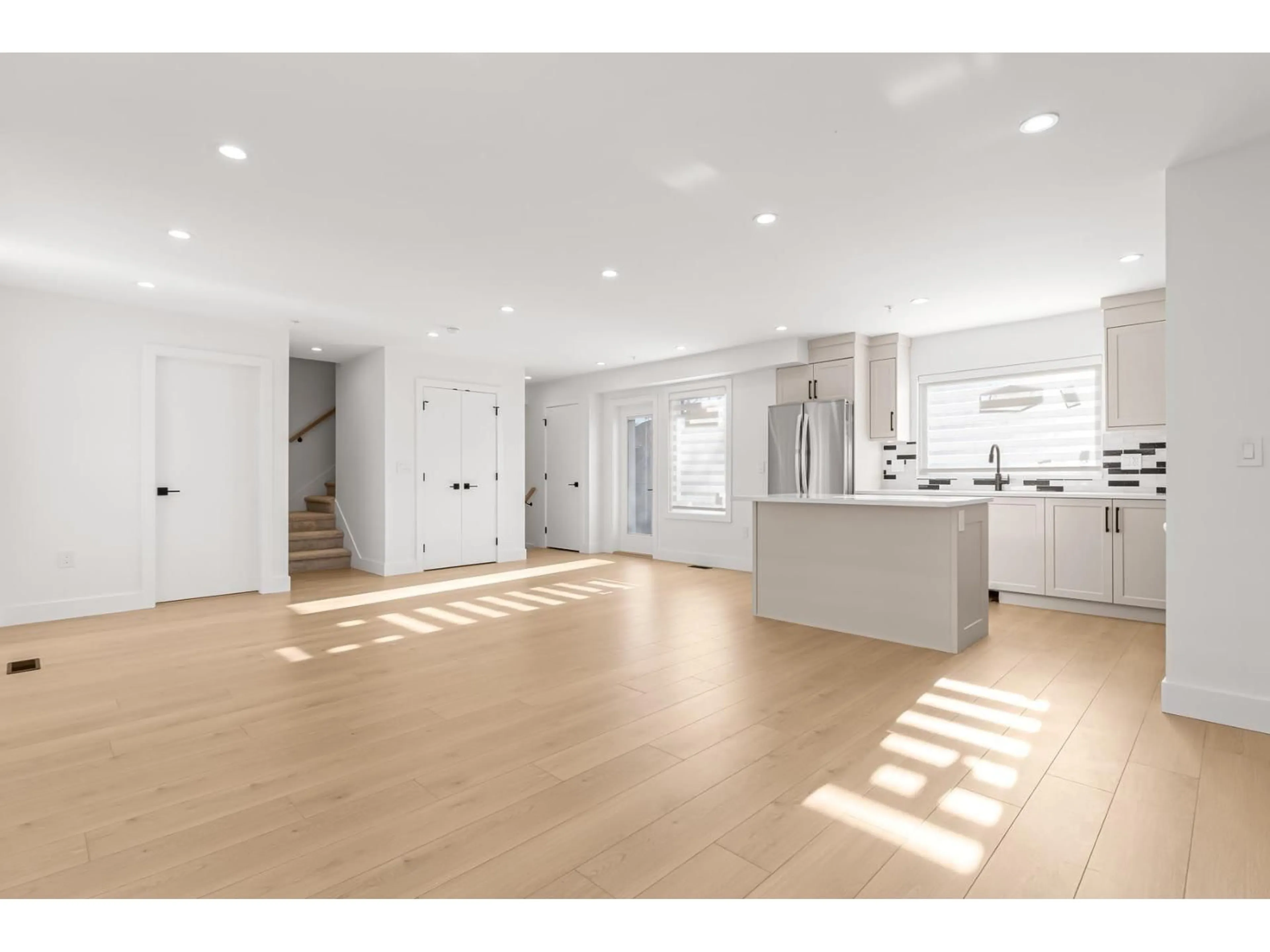 Open concept kitchen, unknown for 6 - 22348 48, Langley British Columbia V3A3N5