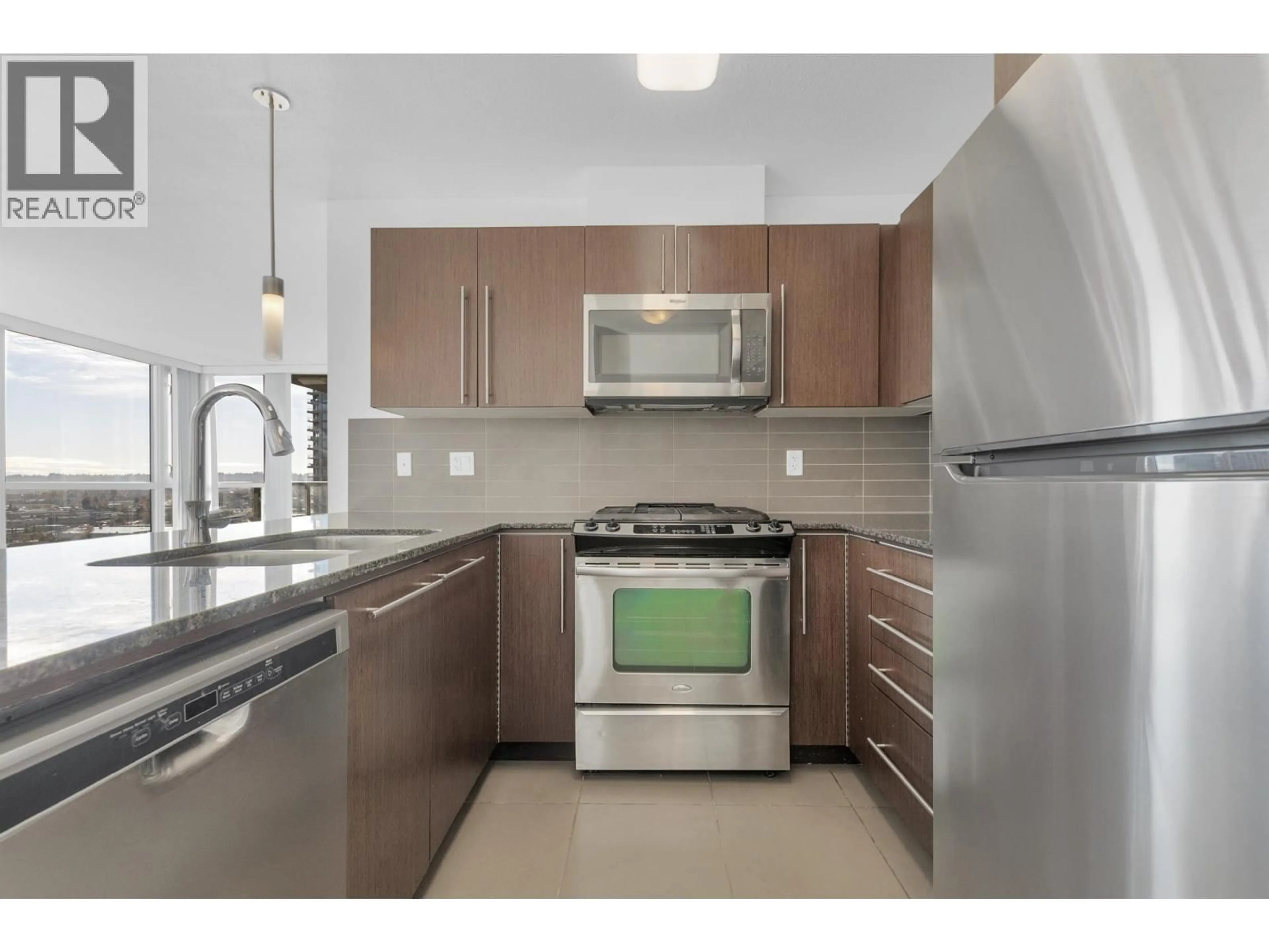 Standard kitchen, ceramic/tile floor for 907 - 4888 BRENTWOOD DRIVE, Burnaby British Columbia V5C0C6