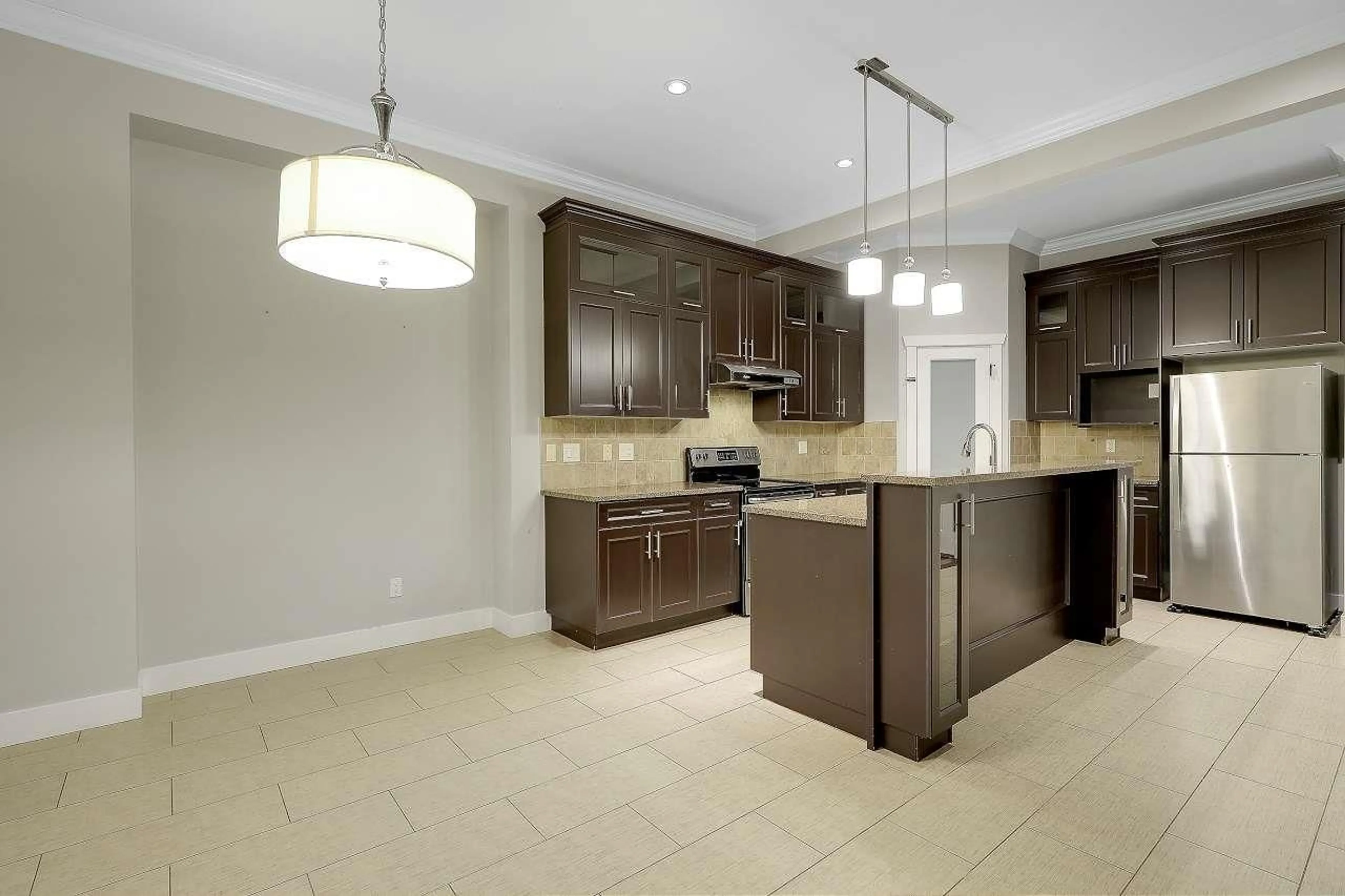 Open concept kitchen, ceramic/tile floor for 7331 196, Surrey British Columbia V4N3E8