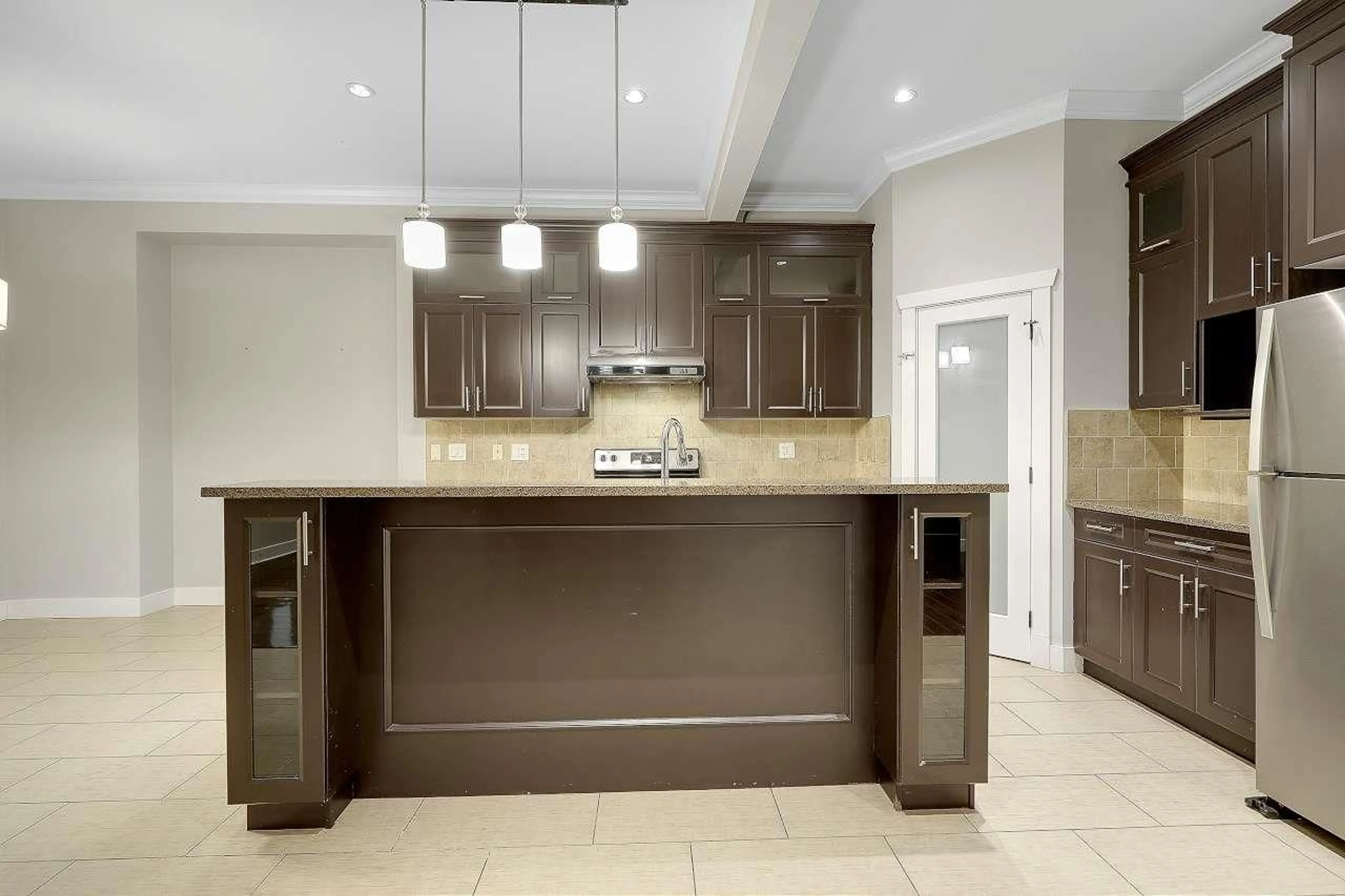 Open concept kitchen, ceramic/tile floor for 7331 196, Surrey British Columbia V4N3E8