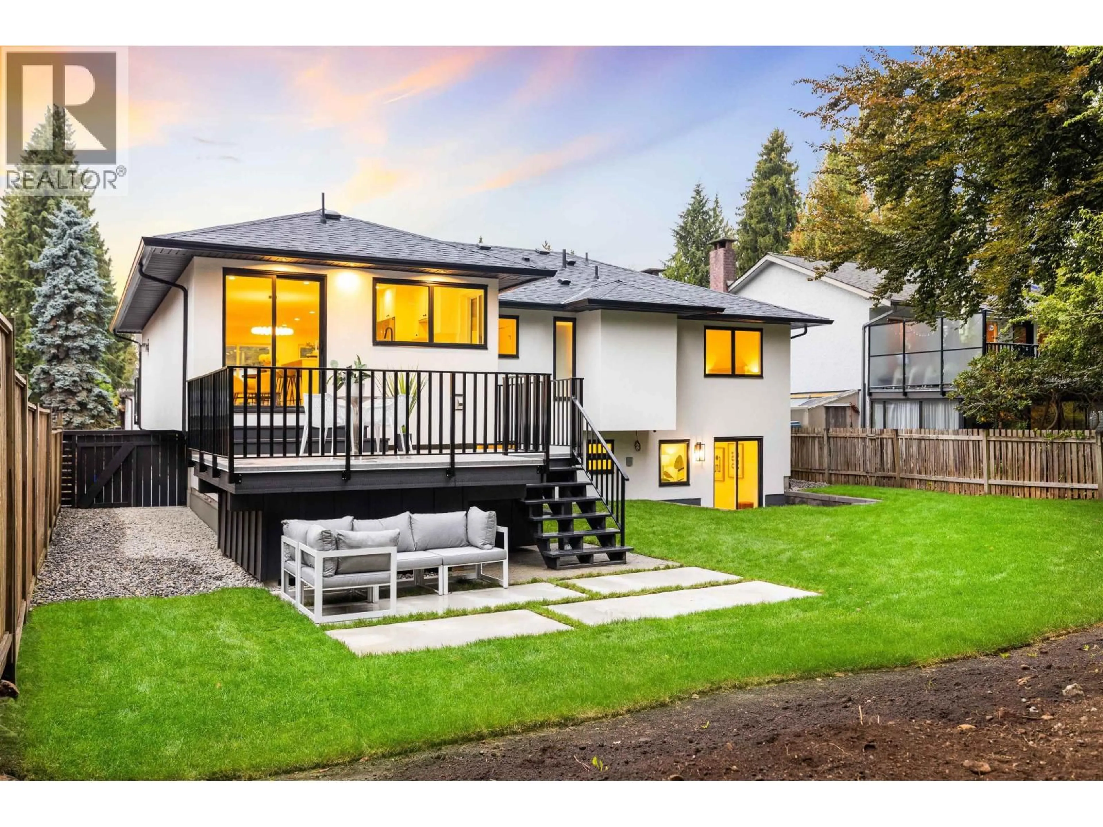 Home with vinyl exterior material, unknown for 2654 MASEFIELD ROAD, North Vancouver British Columbia V7K1Z9