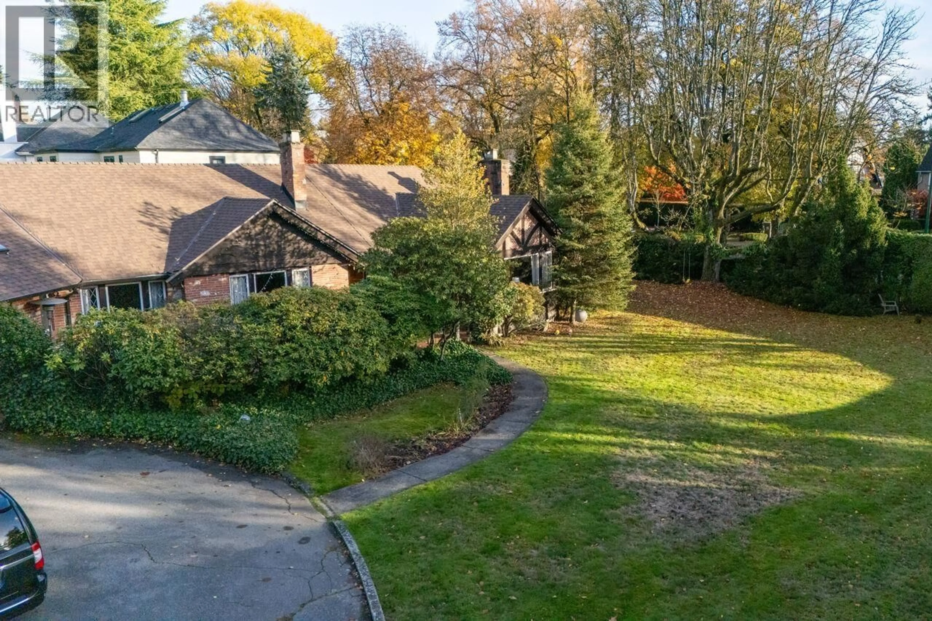 A pic from outside/outdoor area/front of a property/back of a property/a pic from drone, street for 6476 ADERA STREET, Vancouver British Columbia V6M3J8