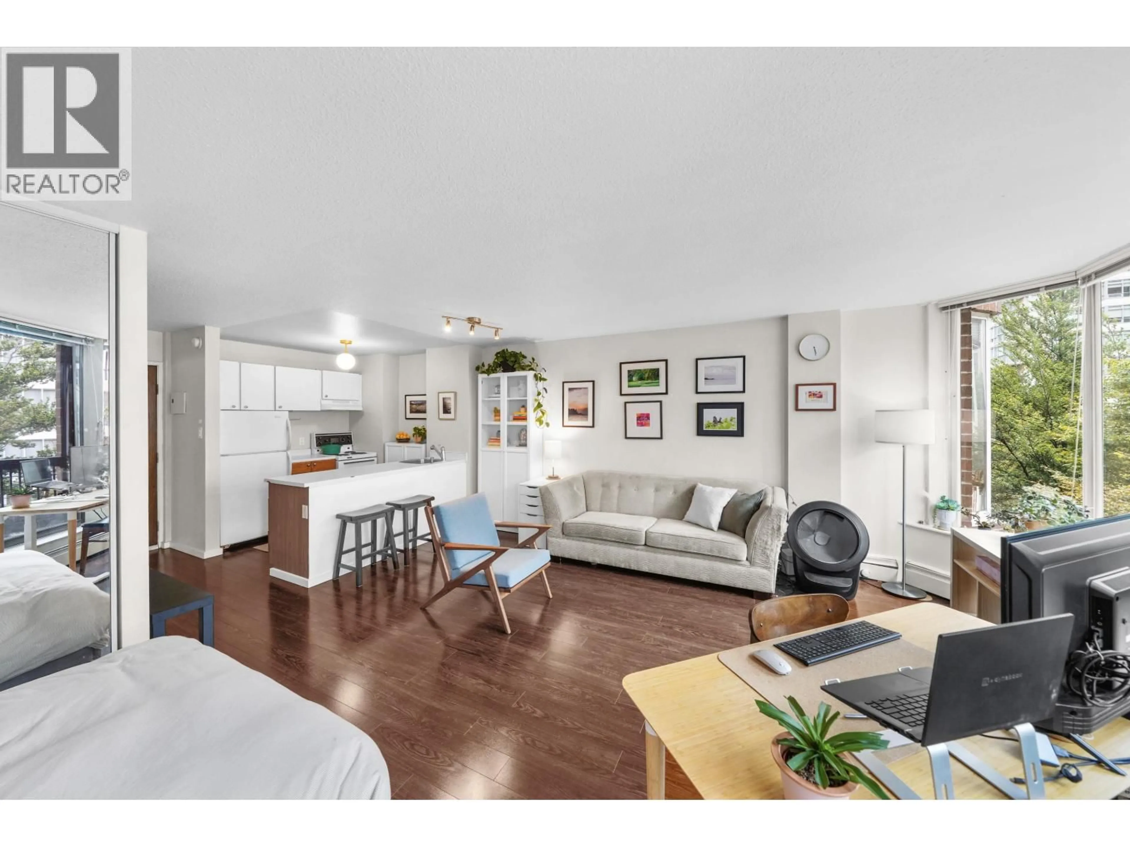 Living room with furniture, wood/laminate floor for 411 - 1333 HORNBY STREET, Vancouver British Columbia V6Z2C1