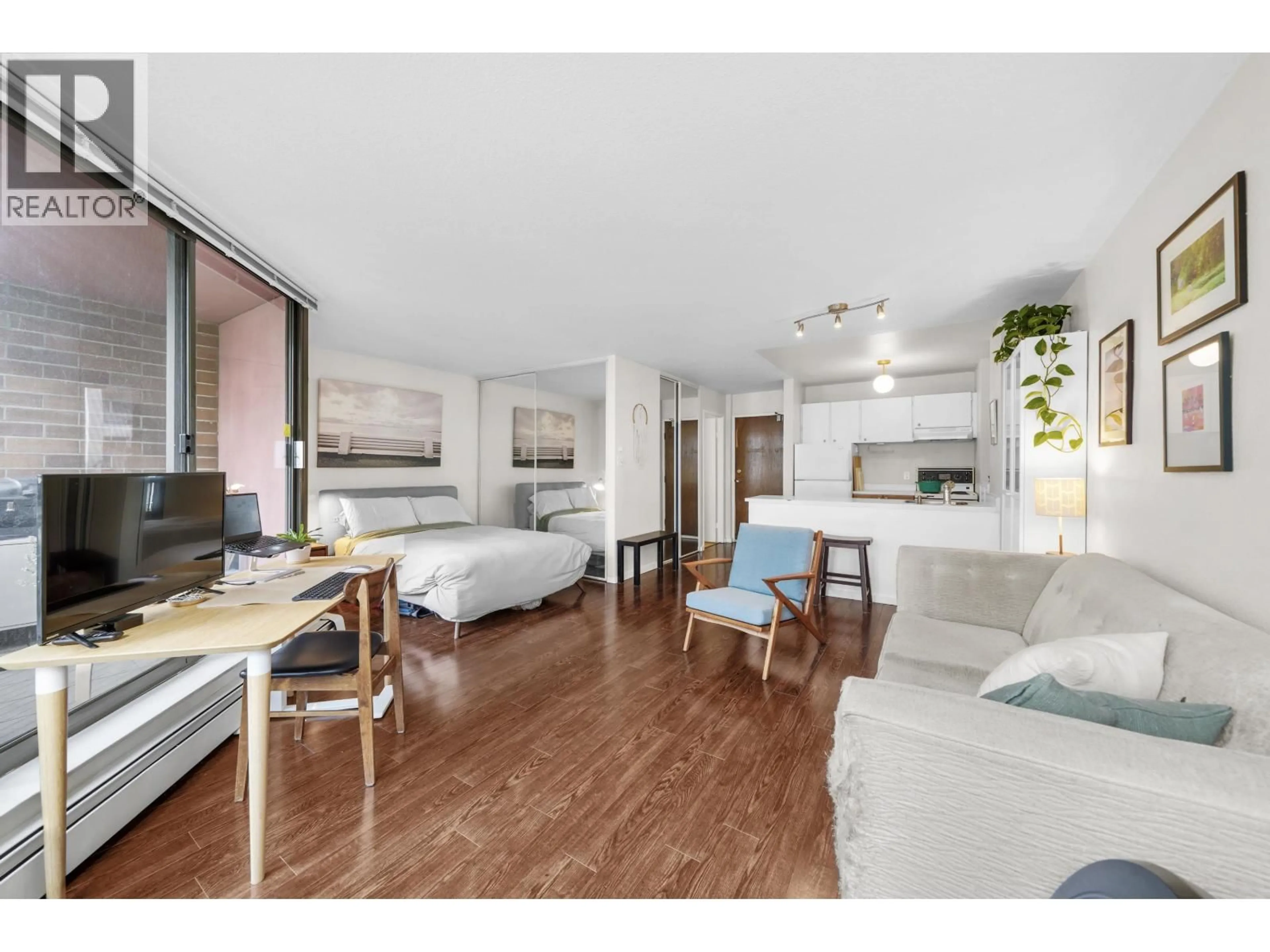 Living room with furniture, wood/laminate floor for 411 - 1333 HORNBY STREET, Vancouver British Columbia V6Z2C1