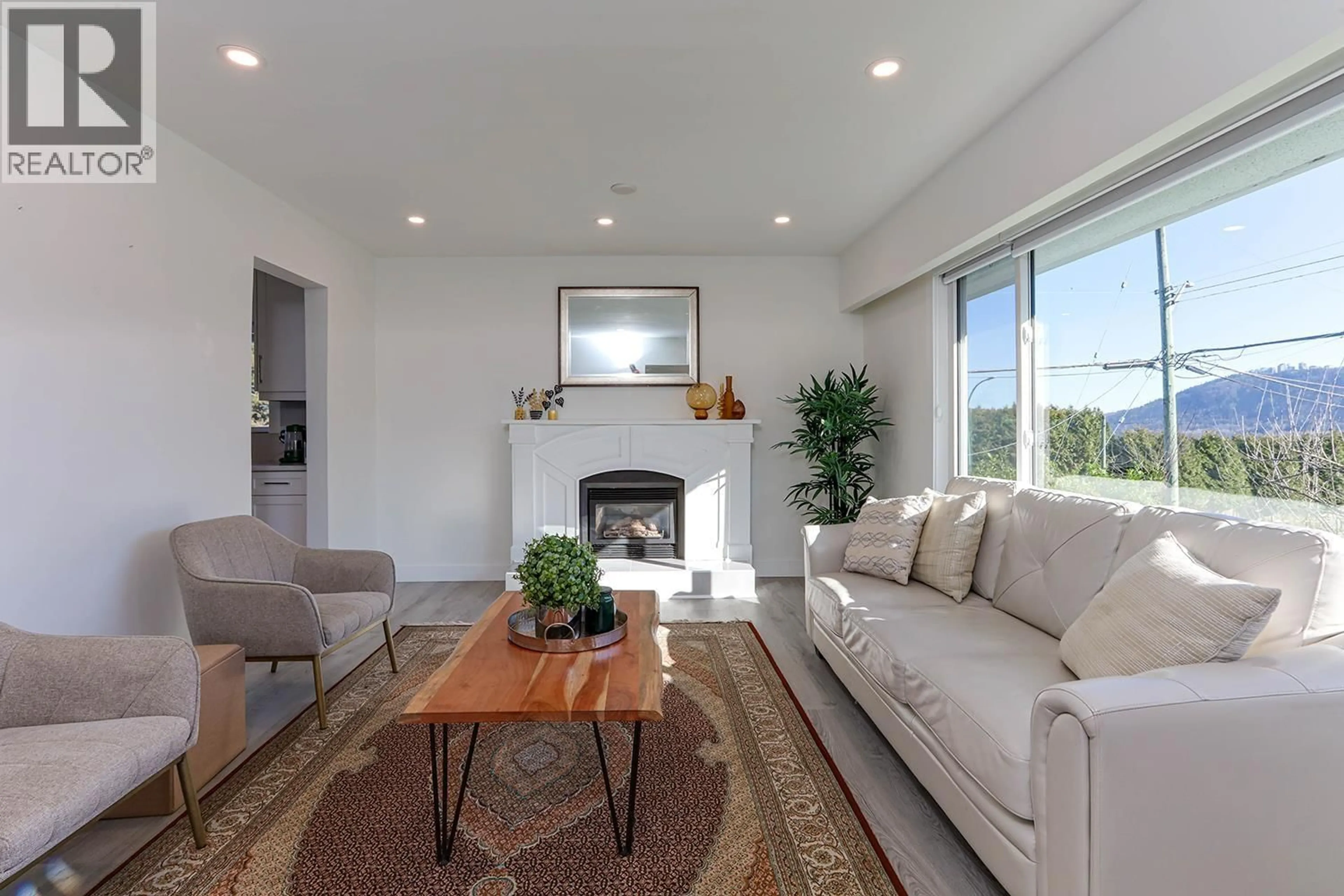 Living room with furniture, unknown for 4254 CADDY ROAD, North Vancouver British Columbia V7G1B7