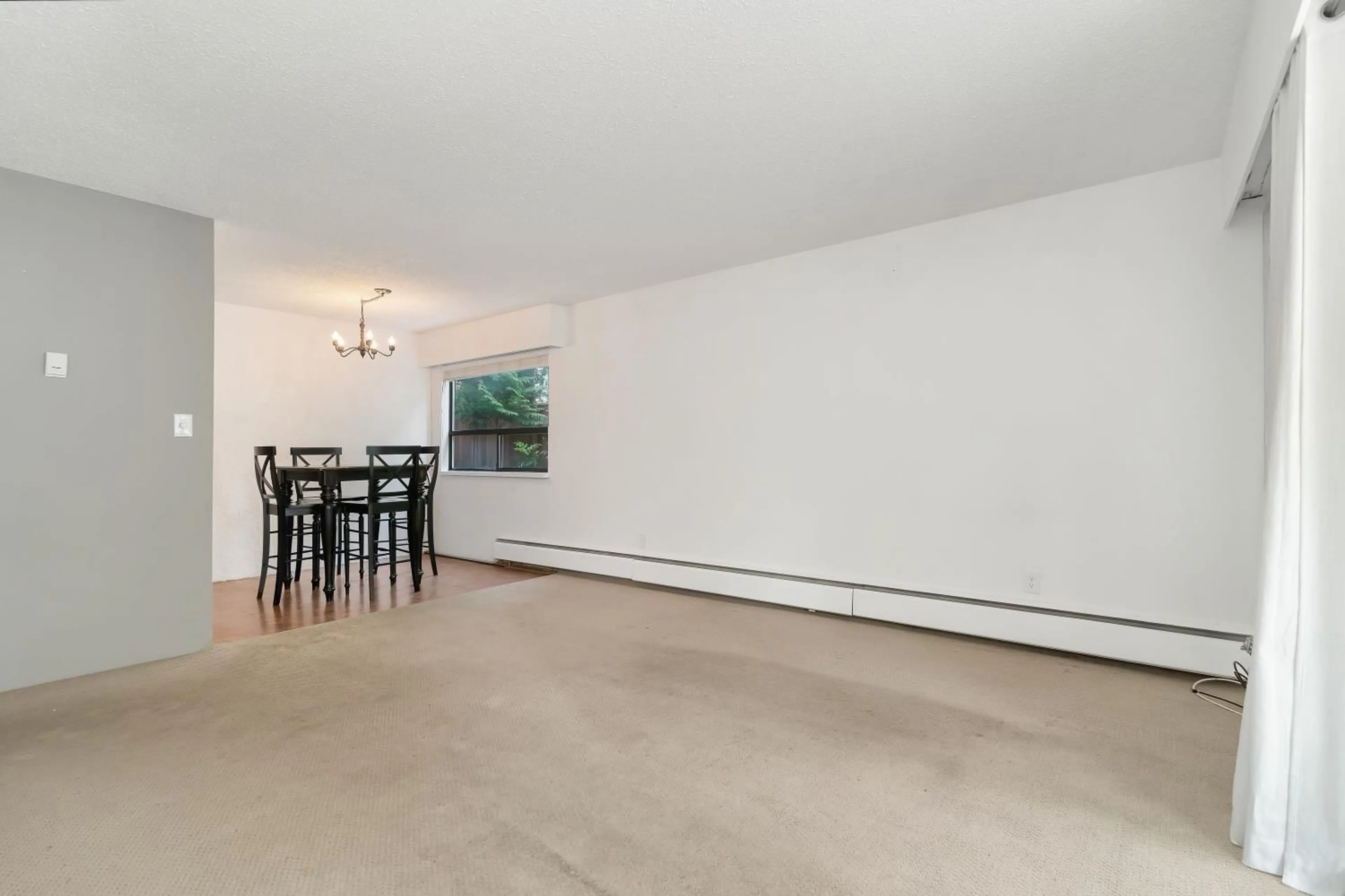A pic of a room for 105 - 1330 MARTIN, White Rock British Columbia V4B3W5