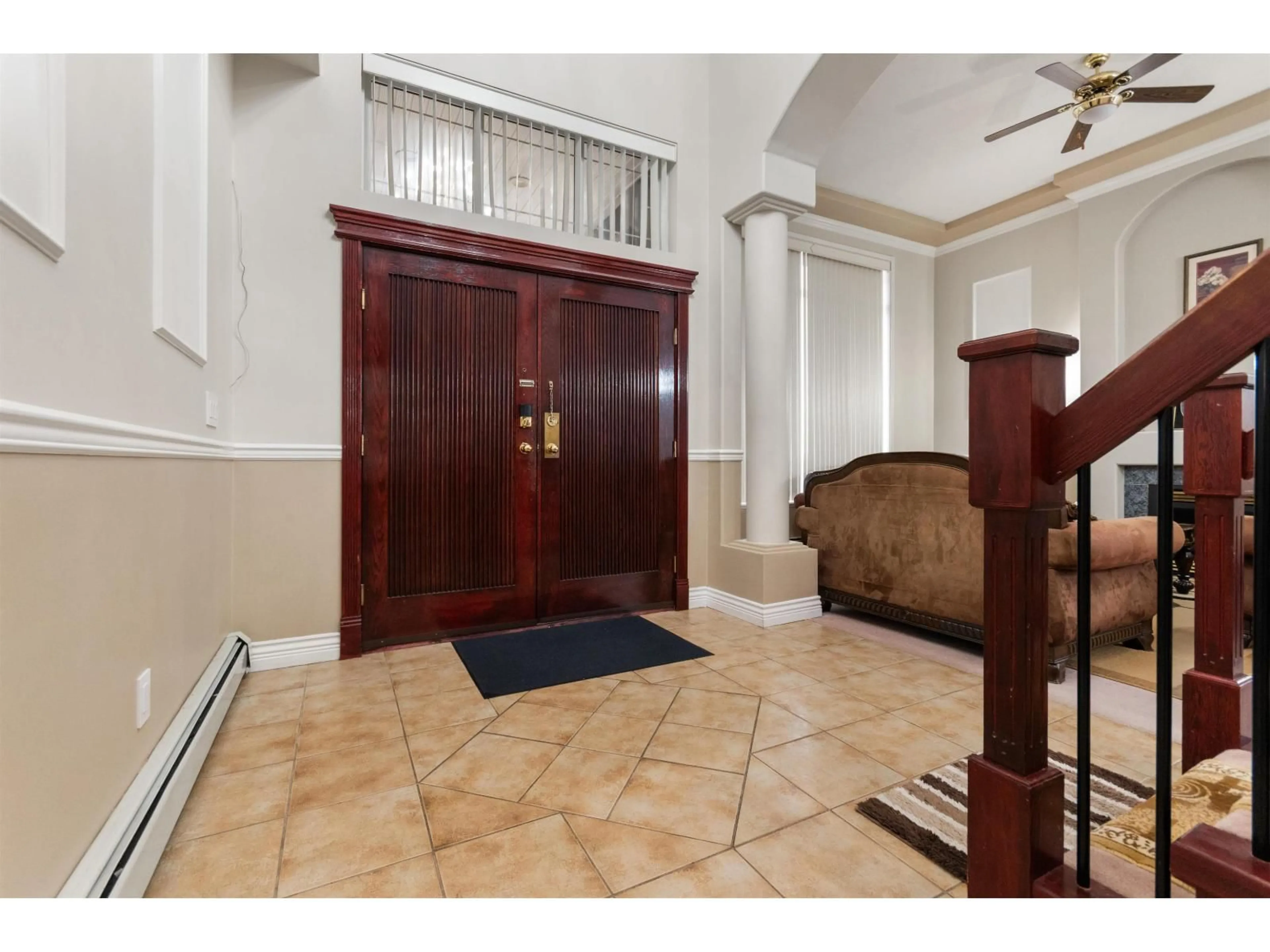 Indoor foyer for 31520 RIDGEVIEW, Abbotsford British Columbia V2T6R9