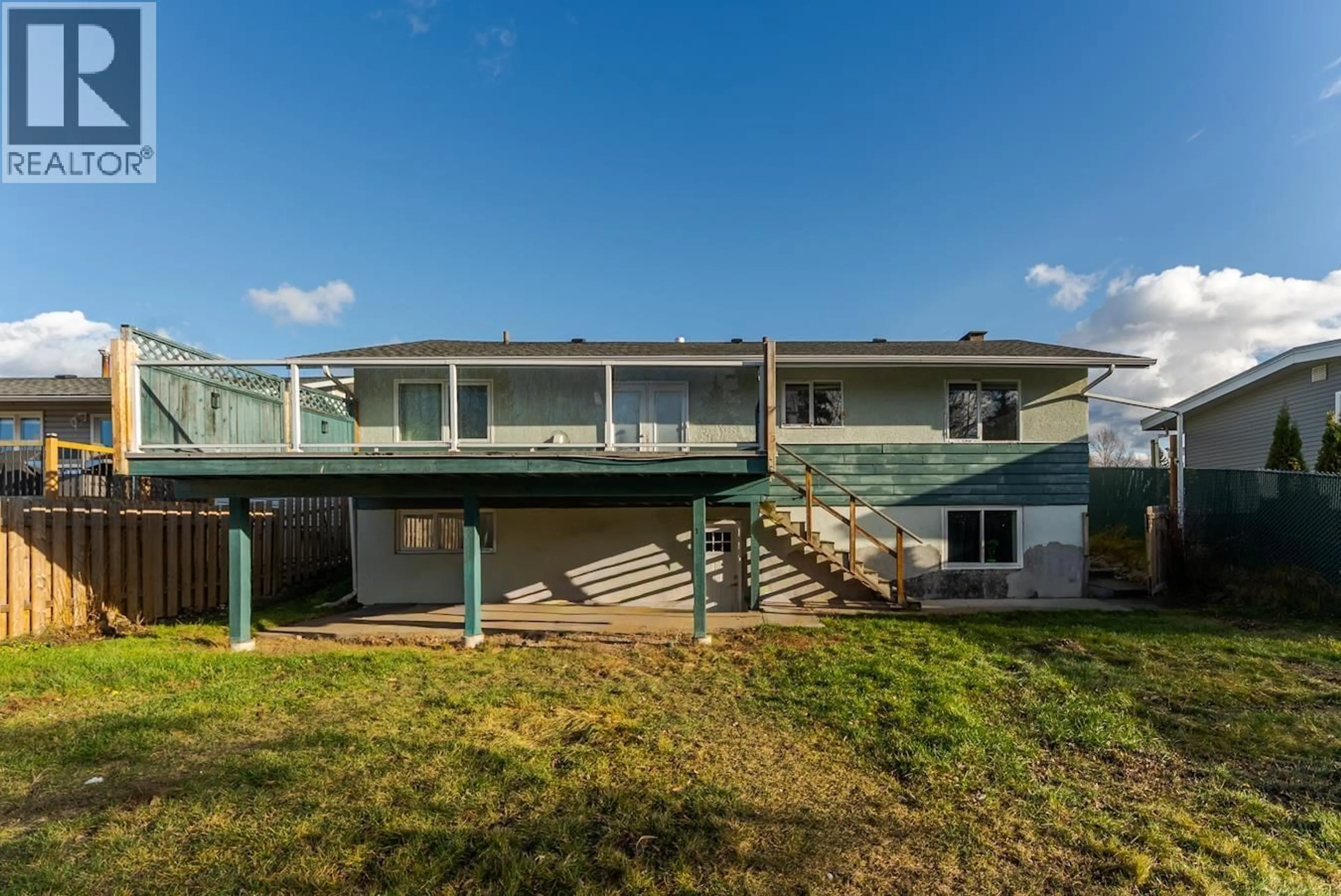 Home with vinyl exterior material, building for 681 VEDDER CRESCENT, Prince George British Columbia V2M3T1