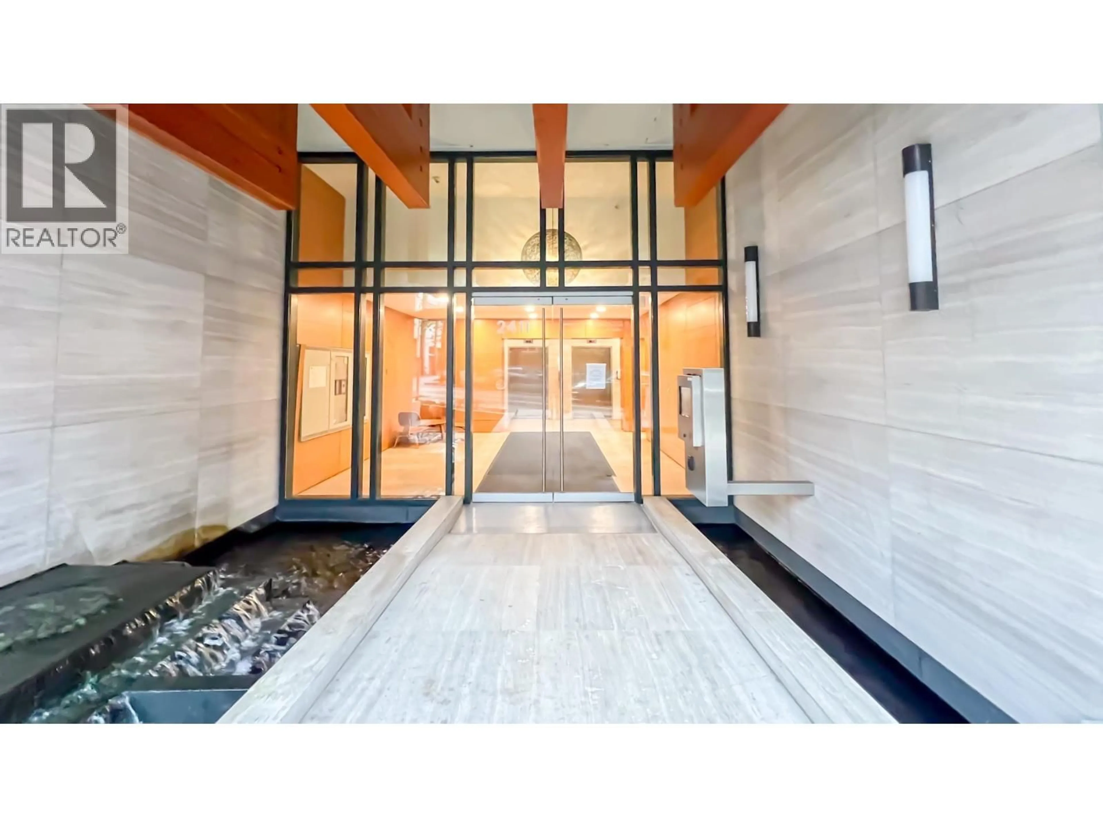 Indoor foyer for 1801 - 2411 HEATHER STREET, Vancouver British Columbia V5Z0B7