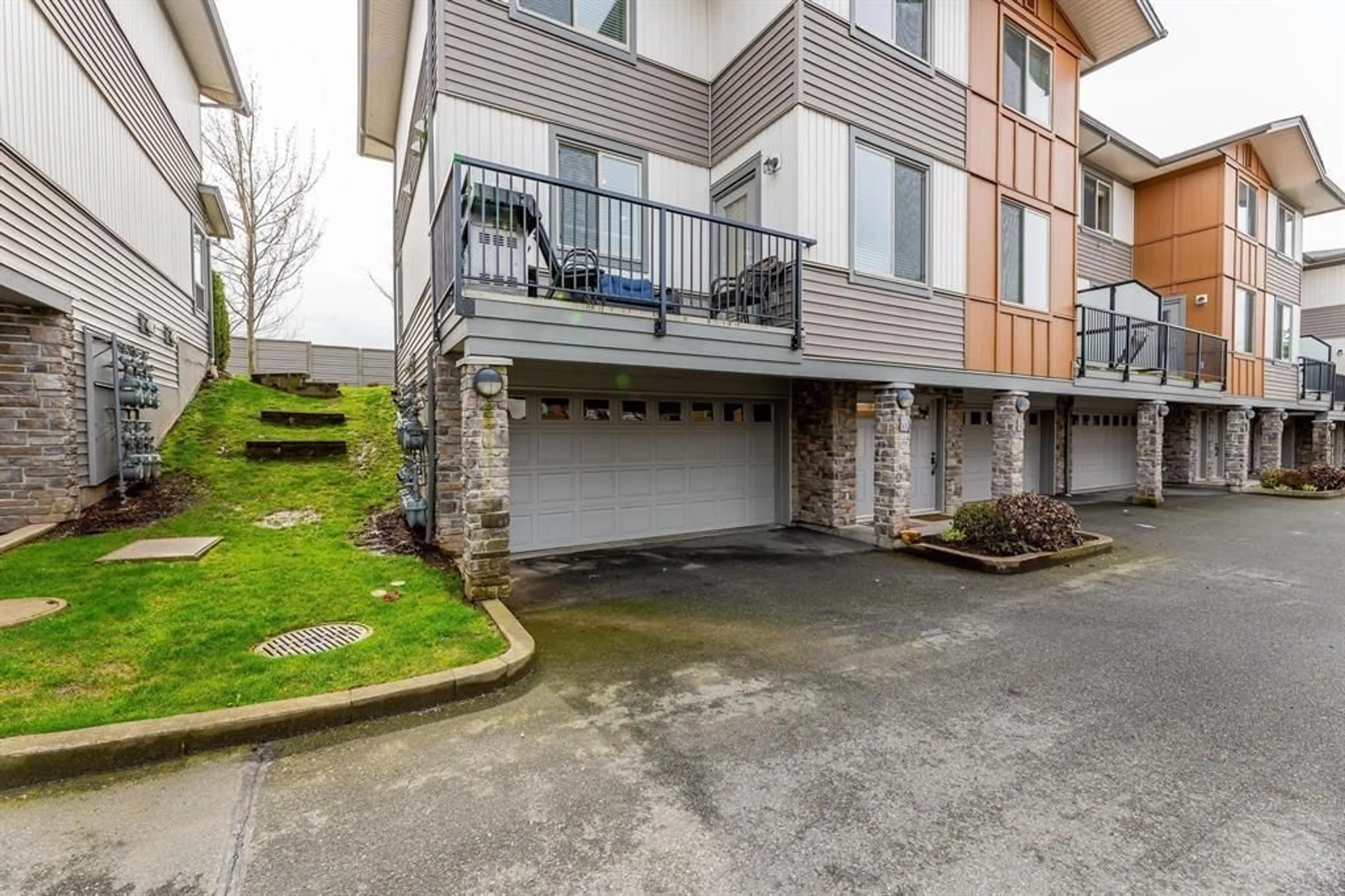 Patio, street for 13 - 34248 KING, Abbotsford British Columbia V2S0B1