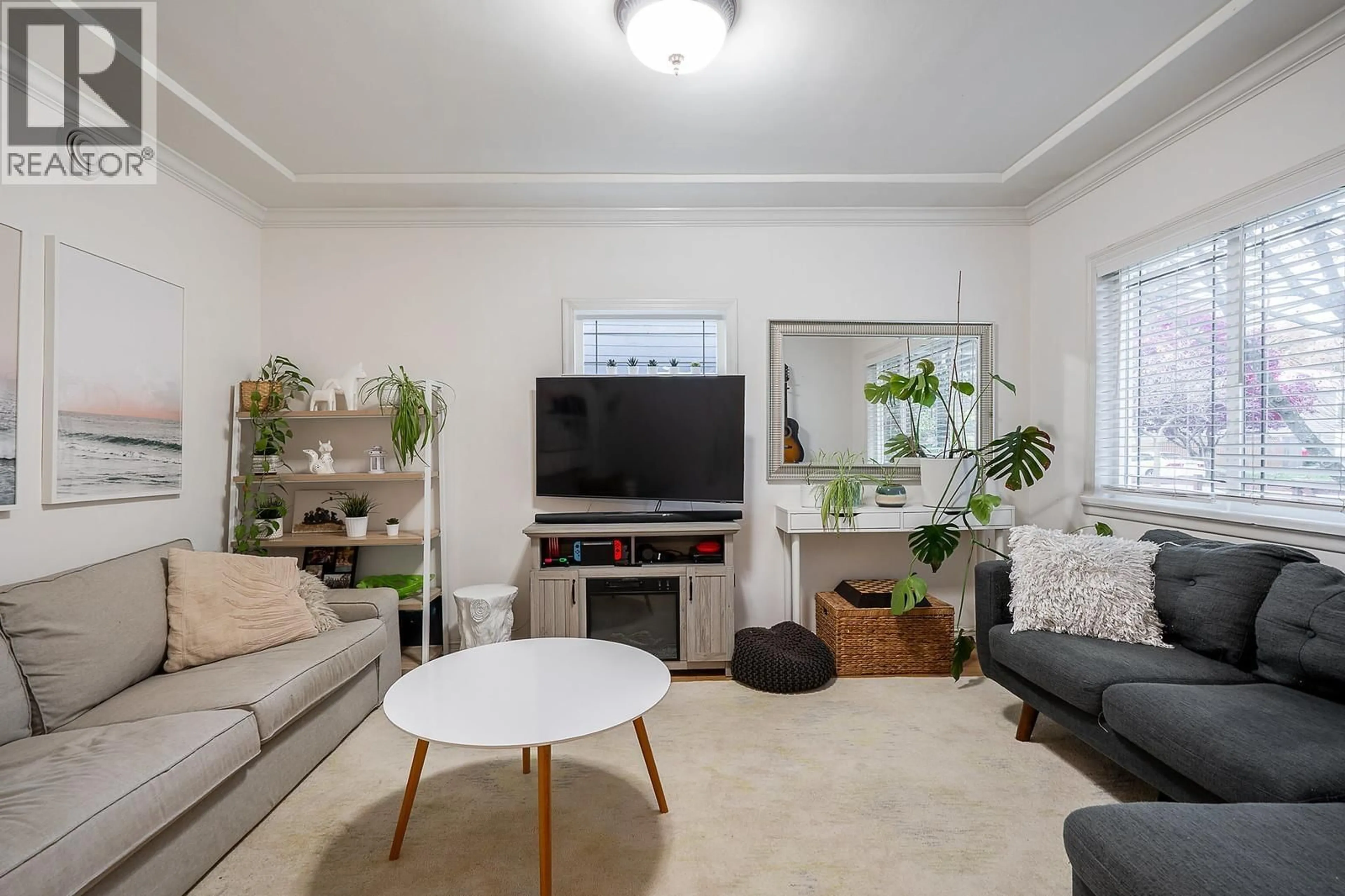 Living room with furniture, unknown for 430 GARRETT STREET, New Westminster British Columbia V3L3S2