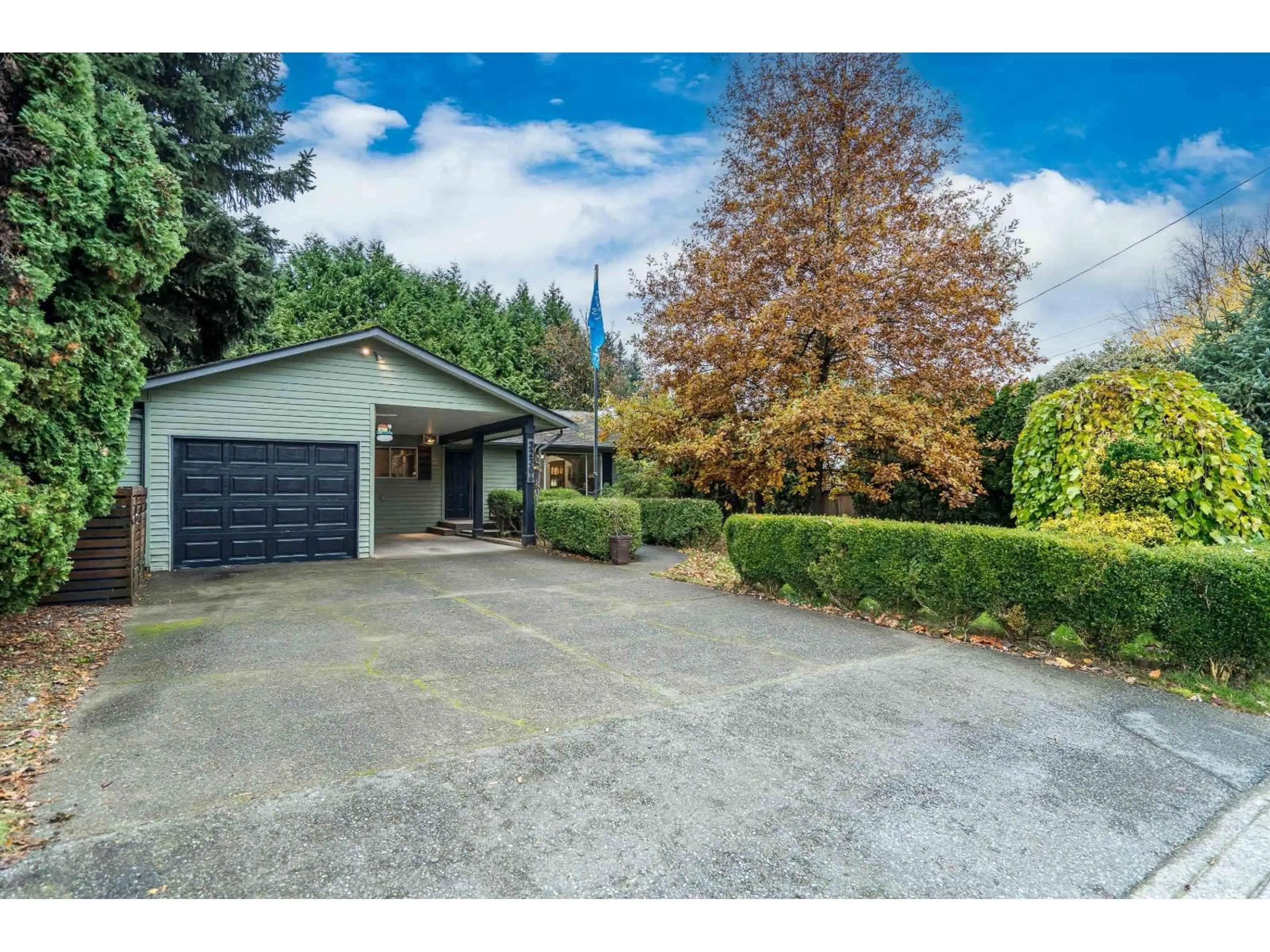 A pic from outside/outdoor area/front of a property/back of a property/a pic from drone, street for 32306 MARSHALL, Abbotsford British Columbia V2T1A4