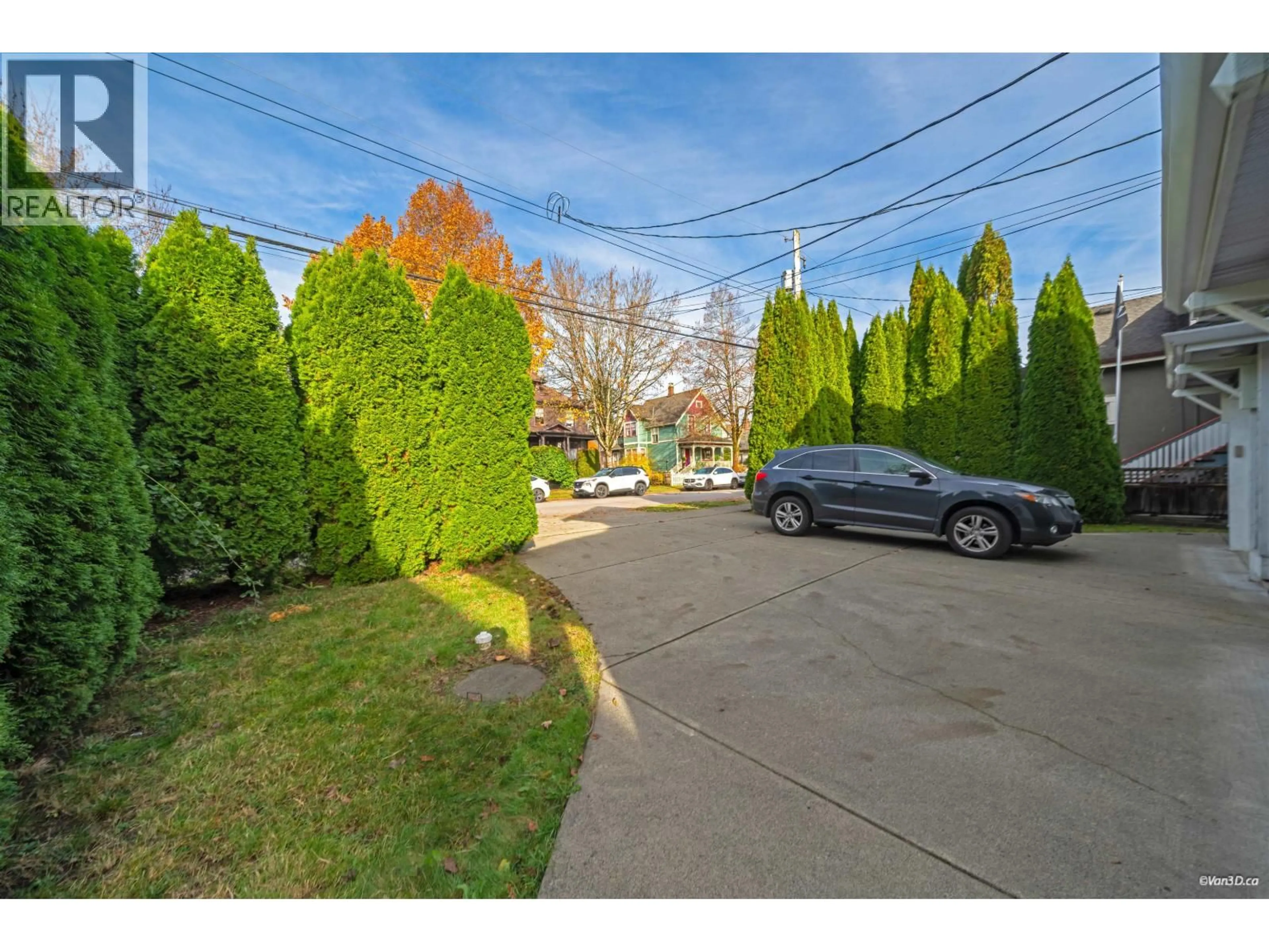 A pic from outside/outdoor area/front of a property/back of a property/a pic from drone, street for 232 FOURTH AVENUE, New Westminster British Columbia V3L1N7