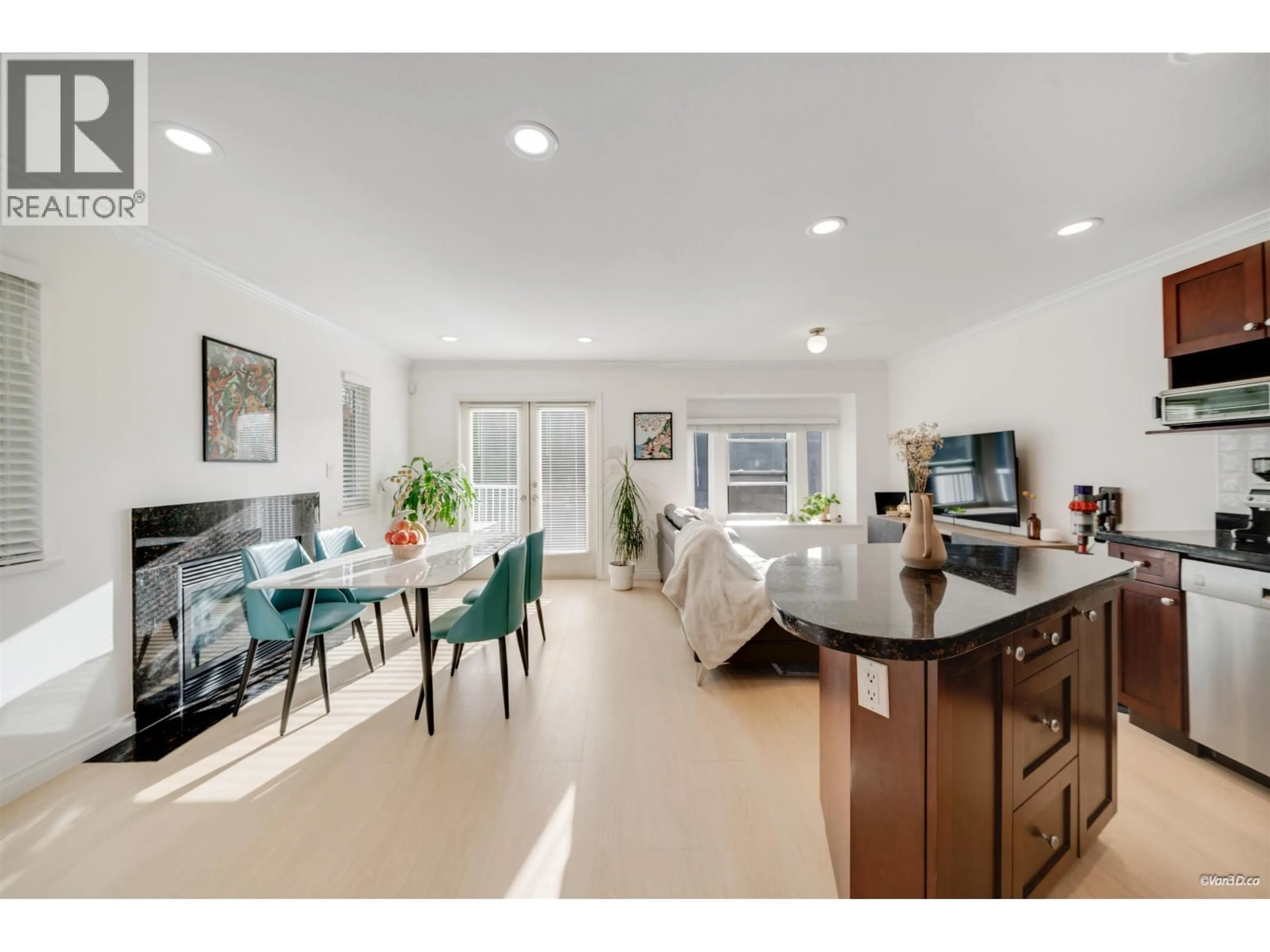 Open concept kitchen, unknown for 232 FOURTH AVENUE, New Westminster British Columbia V3L1N7