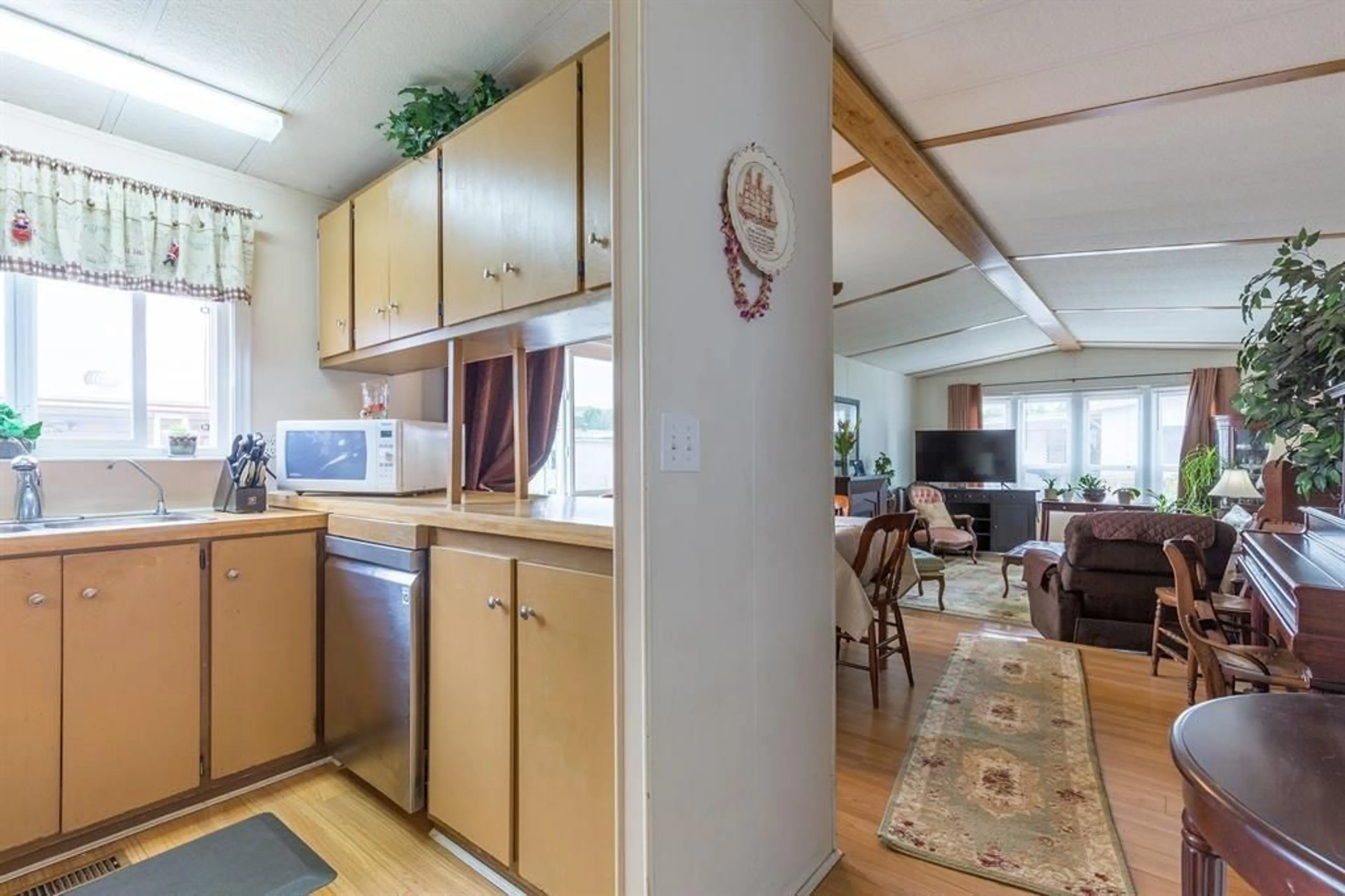 Standard kitchen, unknown for 50 - 8254 134, Surrey British Columbia V3W6M2