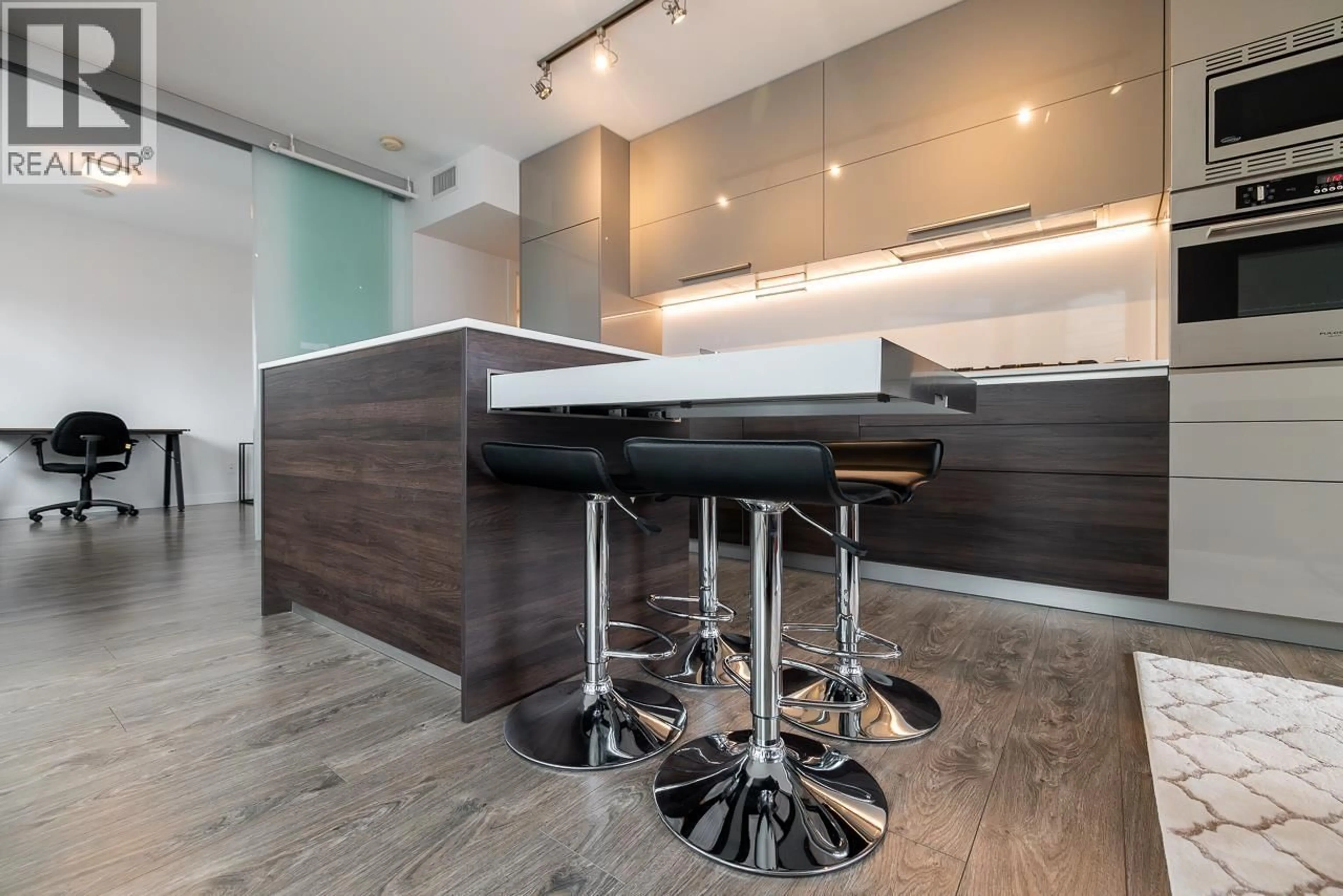 Contemporary kitchen, unknown for 1508 - 2378 ALPHA AVENUE, Burnaby British Columbia V5C0K2