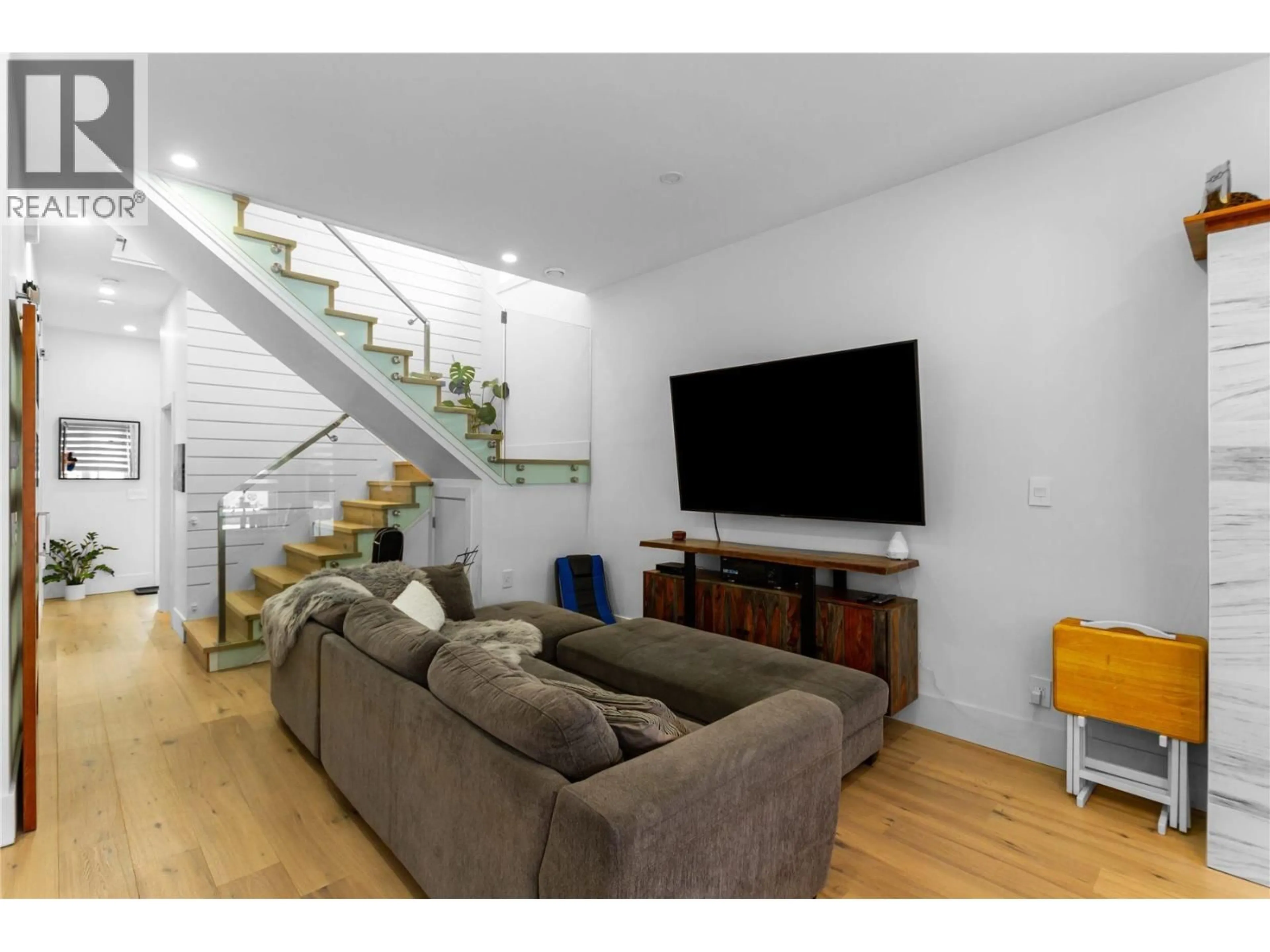 Home theater for 1409 SIXTH AVENUE, New Westminster British Columbia V3M2C5