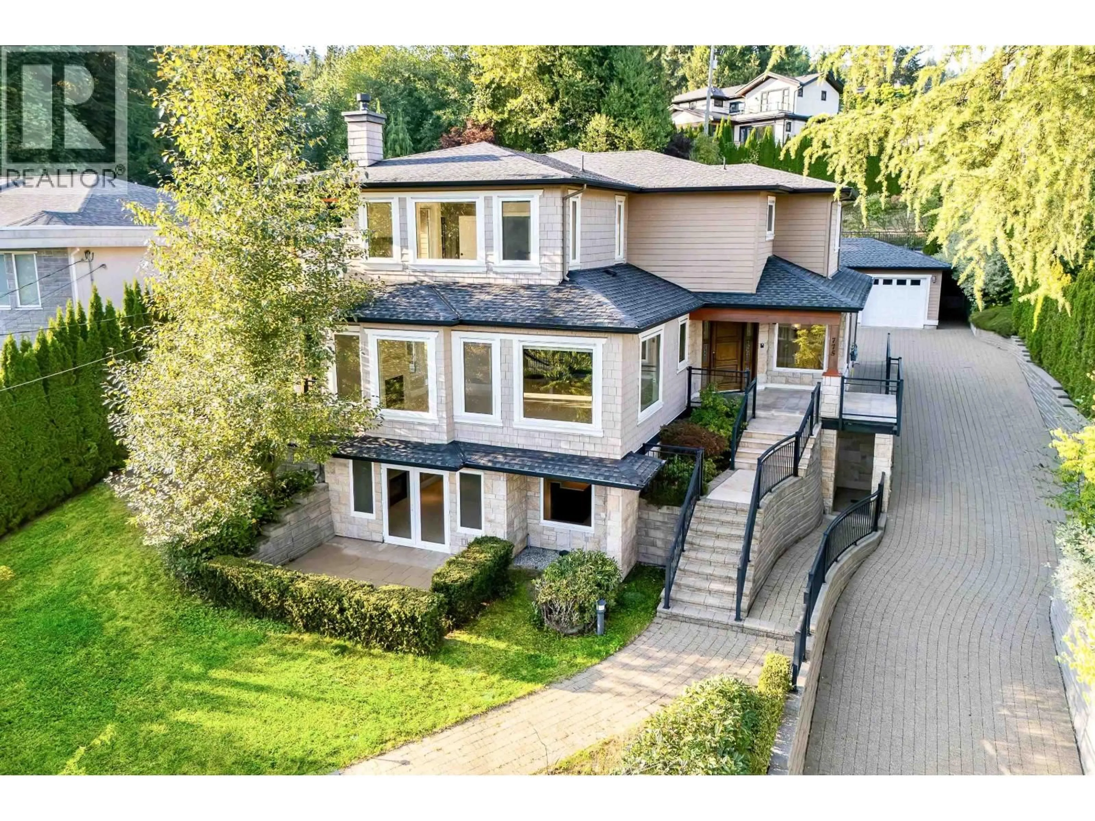 A pic from outside/outdoor area/front of a property/back of a property/a pic from drone, street for 775 WESTCOT PLACE, West Vancouver British Columbia V7S1P1