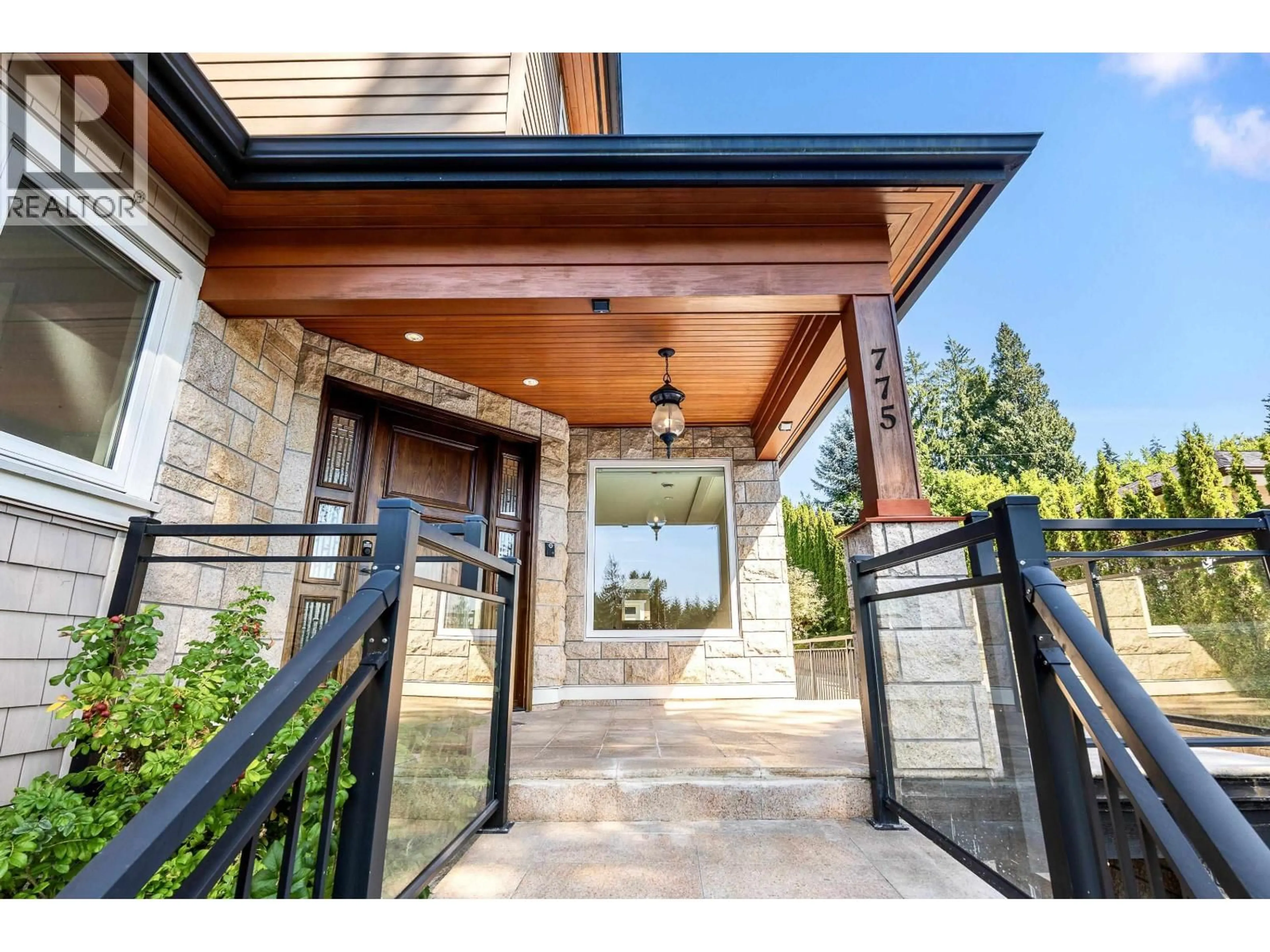 Indoor entryway for 775 WESTCOT PLACE, West Vancouver British Columbia V7S1P1