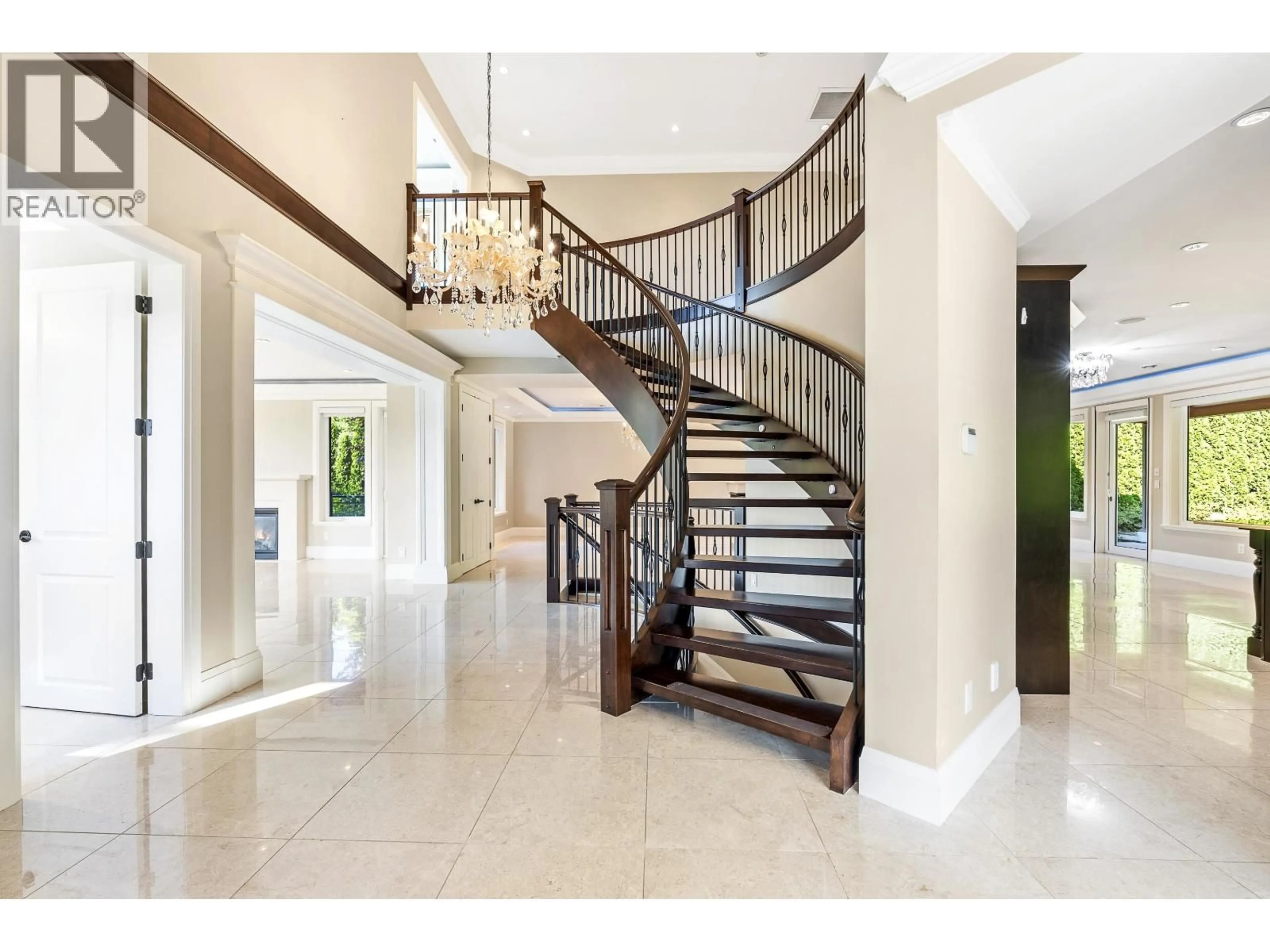 Indoor foyer for 775 WESTCOT PLACE, West Vancouver British Columbia V7S1P1
