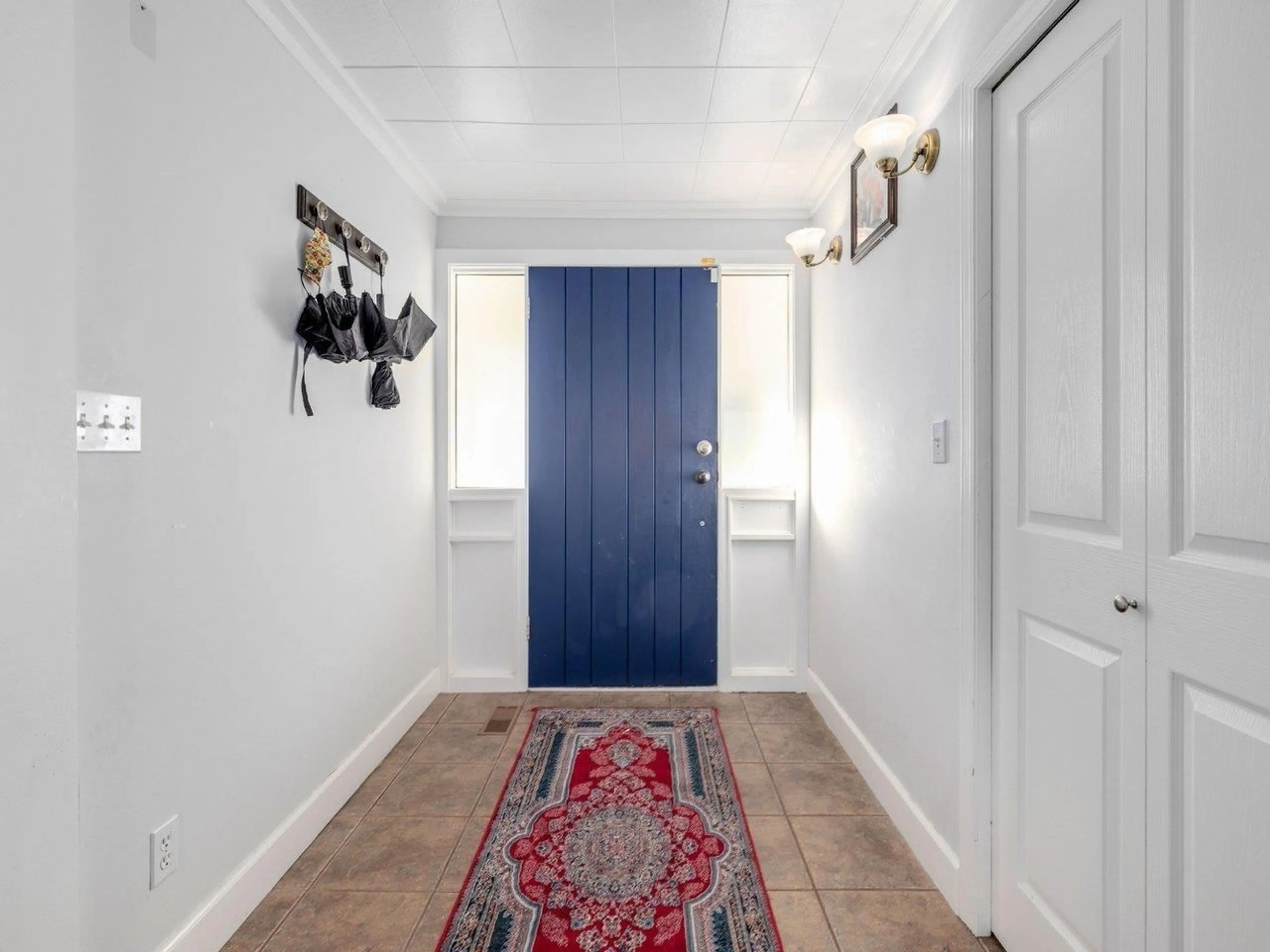 Indoor entryway for 1154 FINLAY, White Rock British Columbia V4B4K8