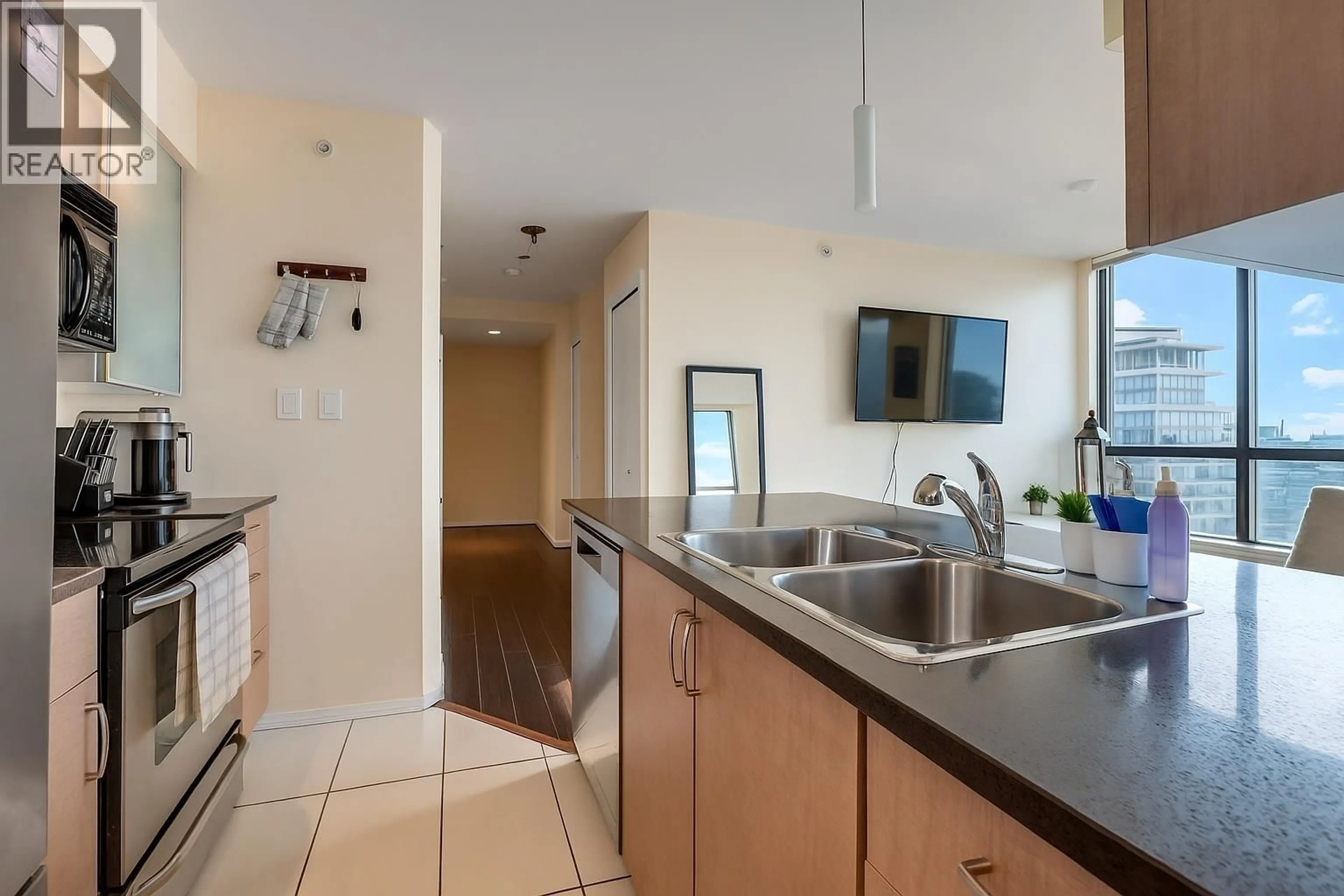 Standard kitchen, unknown for 2704 - 909 MAINLAND STREET, Vancouver British Columbia V6B1S3