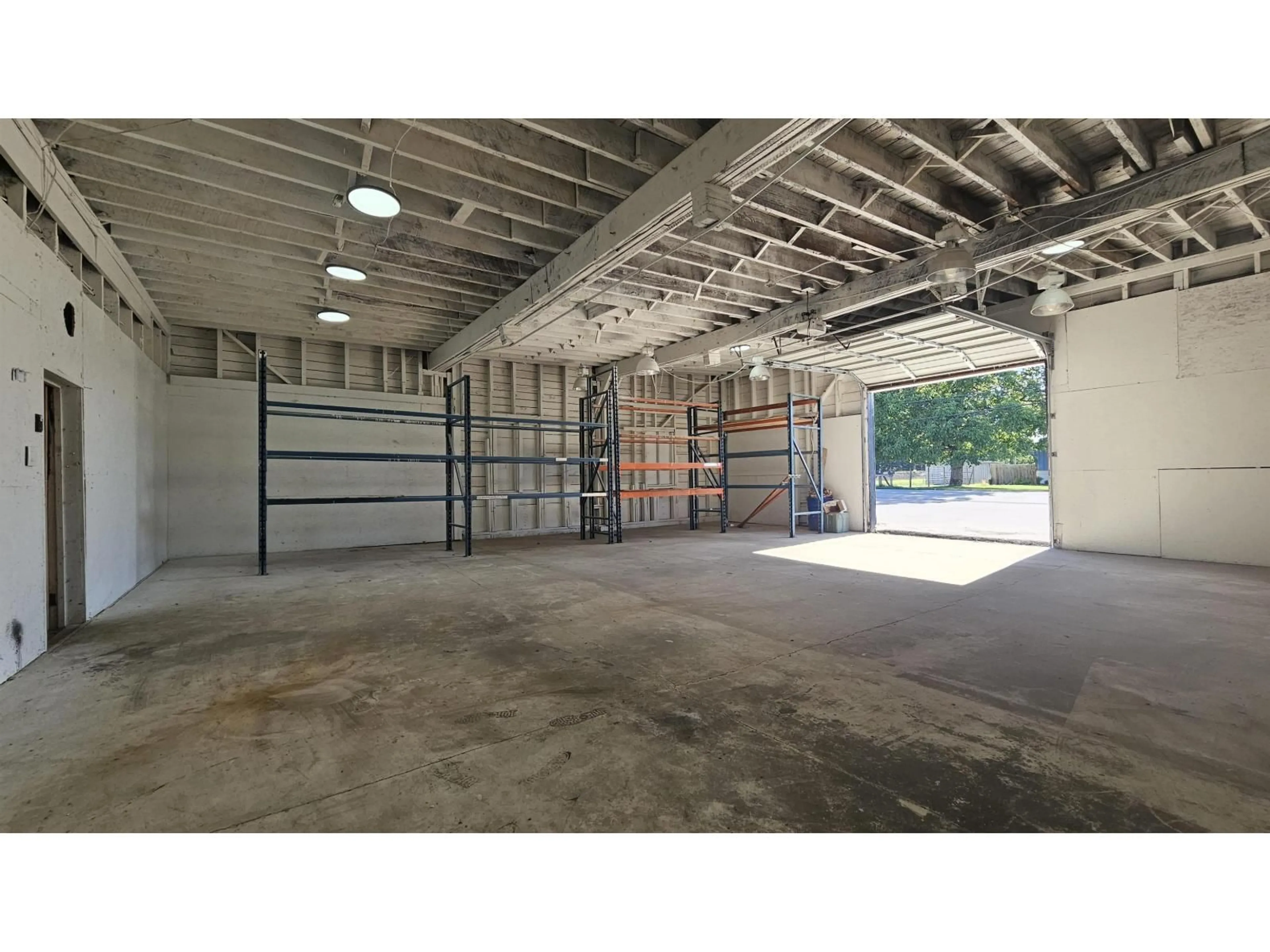Indoor garage for 7088 SUMAS PRAIRIE ROAD, Sardis - Greendale British Columbia V2R4K1