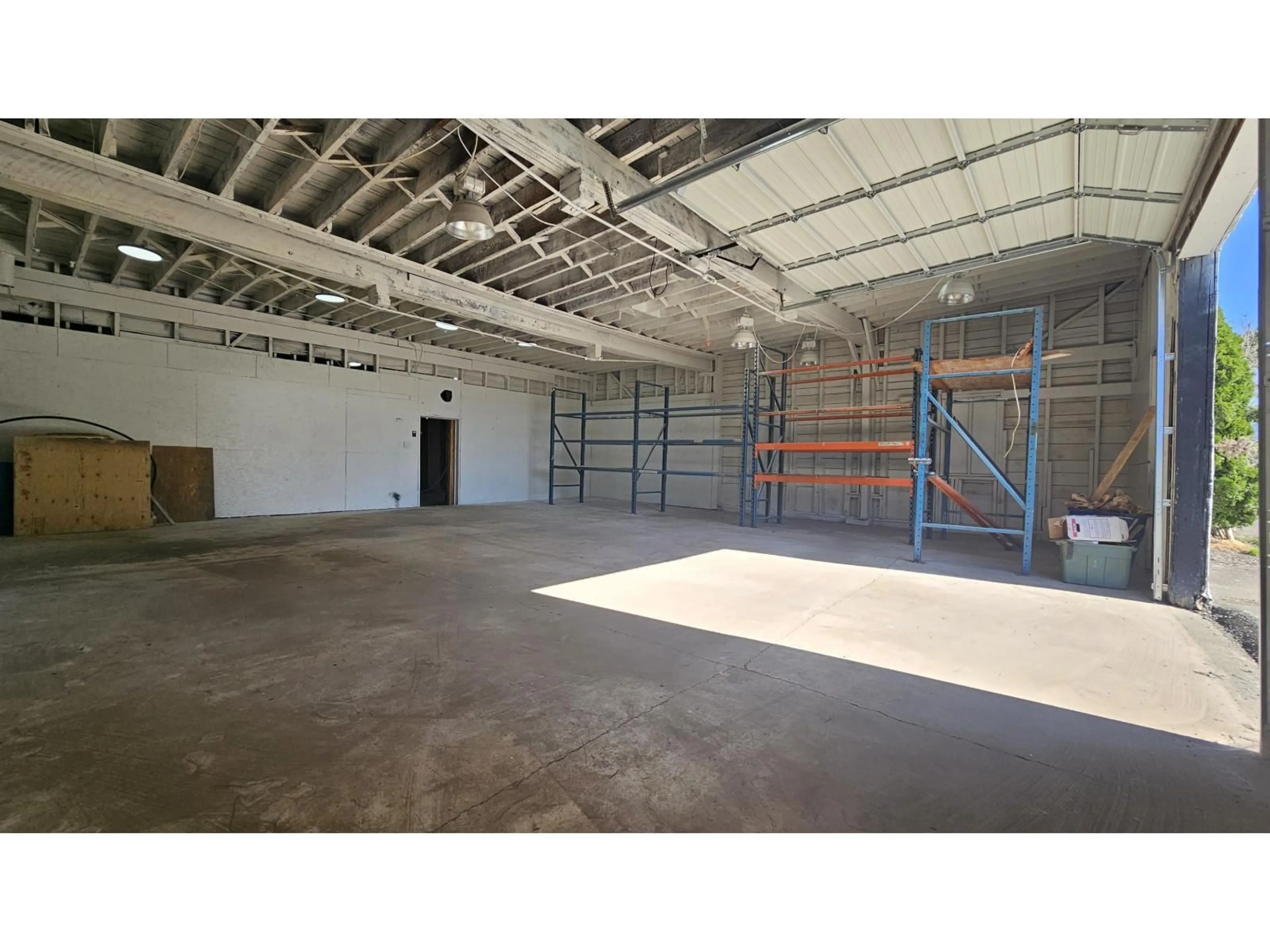 Indoor garage for 7088 SUMAS PRAIRIE ROAD, Sardis - Greendale British Columbia V2R4K1