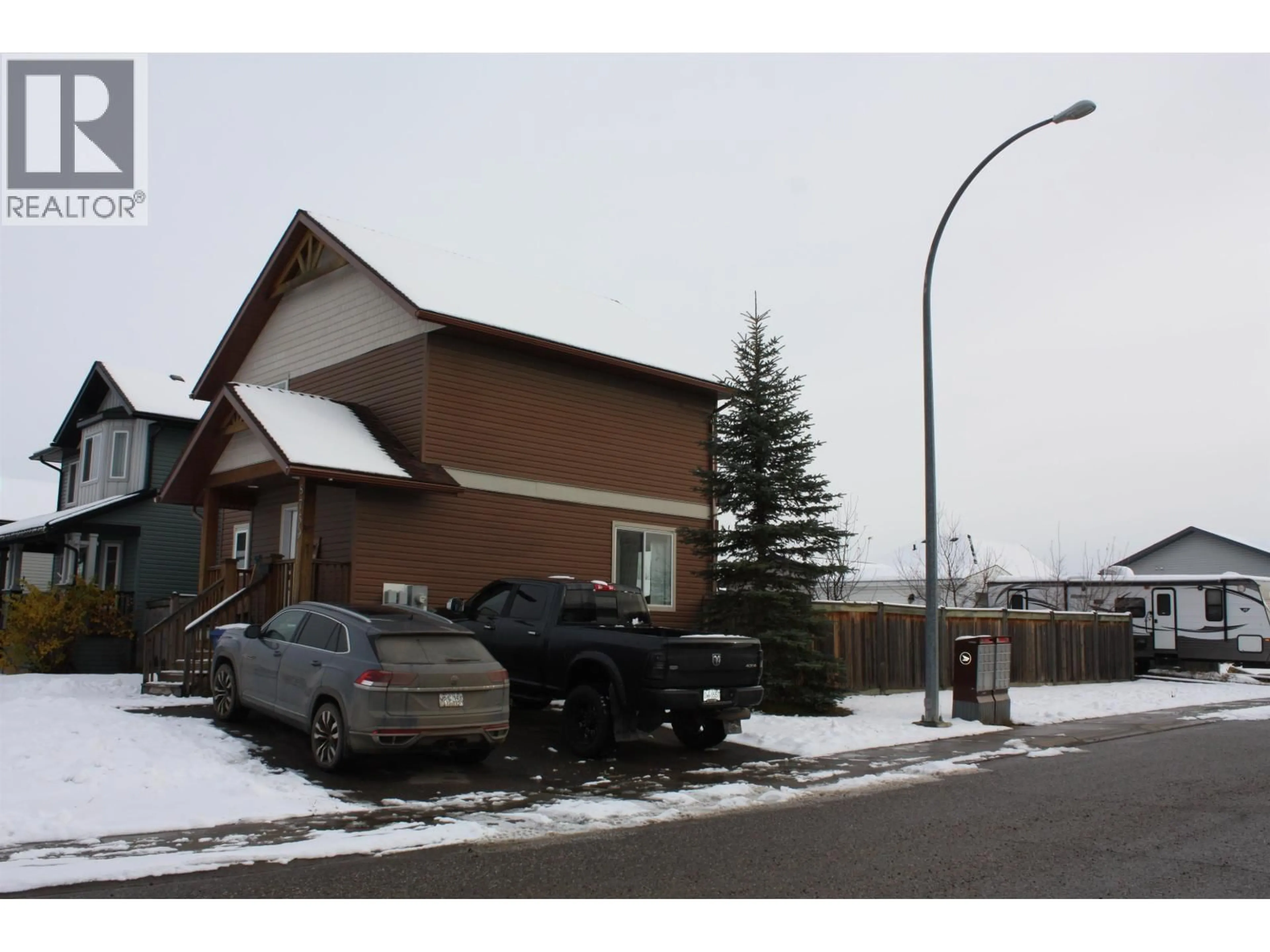 Parking for 8739 113 AVENUE, Fort St. John British Columbia V1J0E2