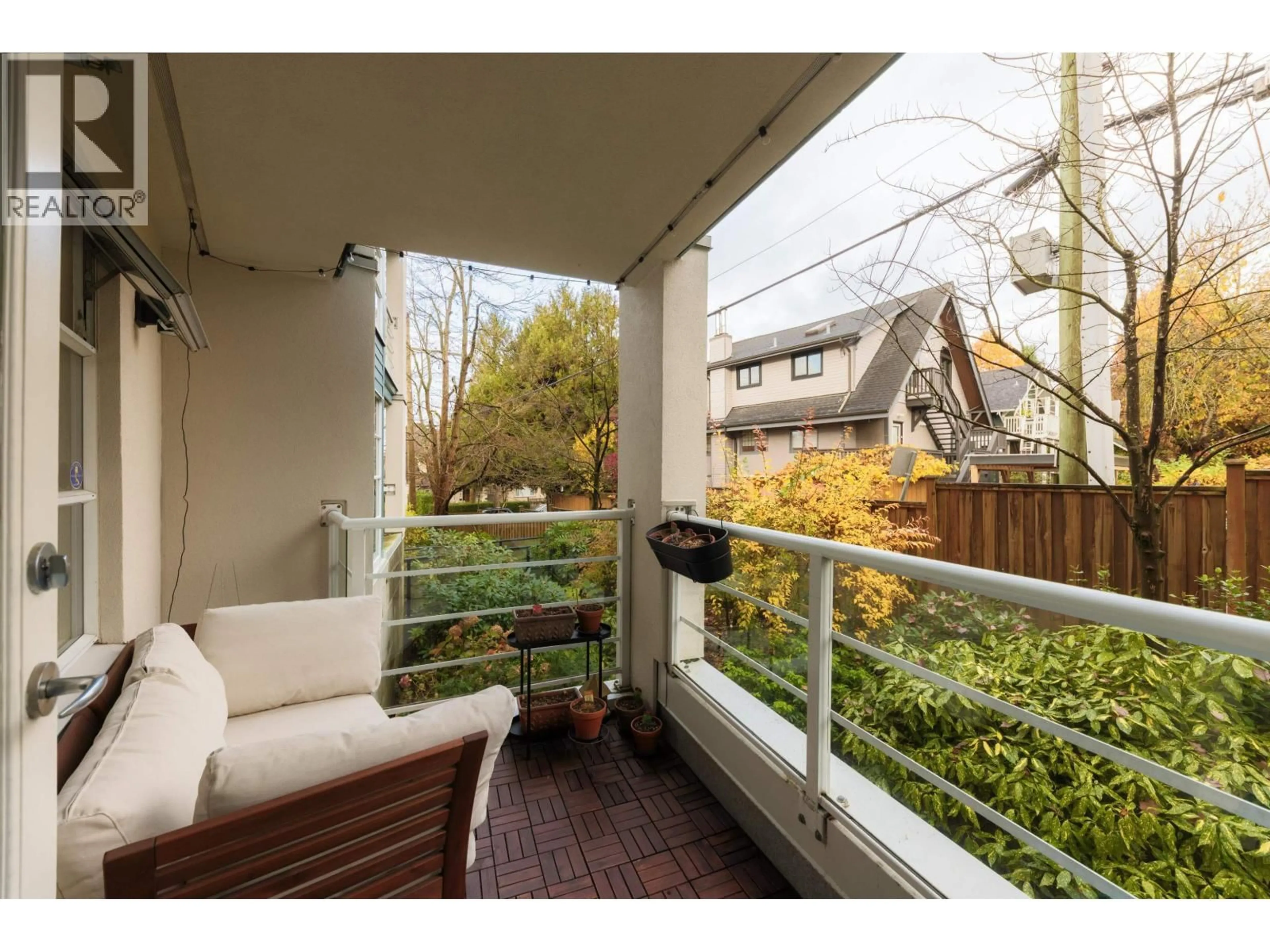 Patio, street for 204 - 2575 4TH AVENUE, Vancouver British Columbia V6K1P5