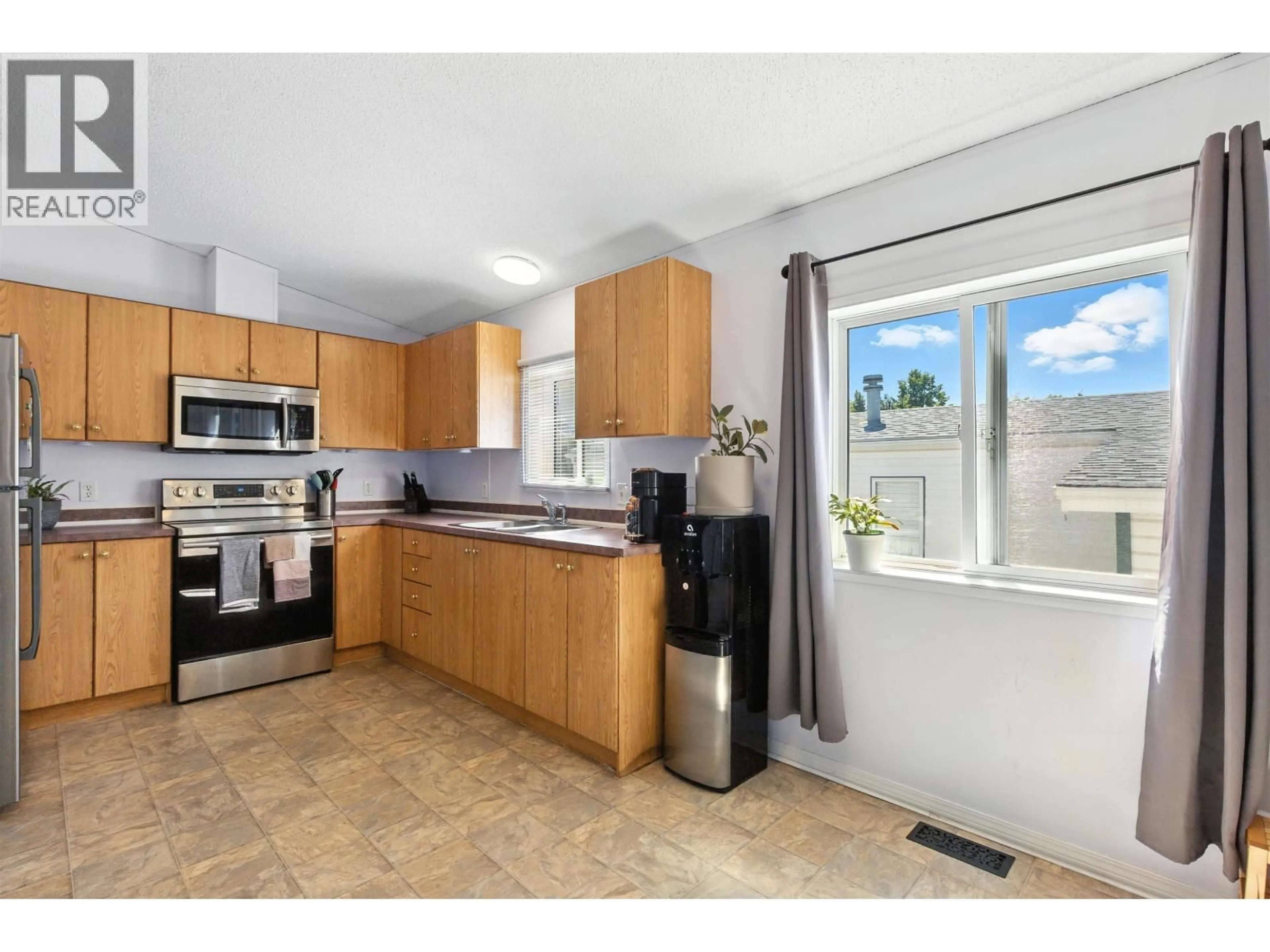 Standard kitchen, unknown for 232 LONGHORN DRIVE, Williams Lake British Columbia V2G4T7