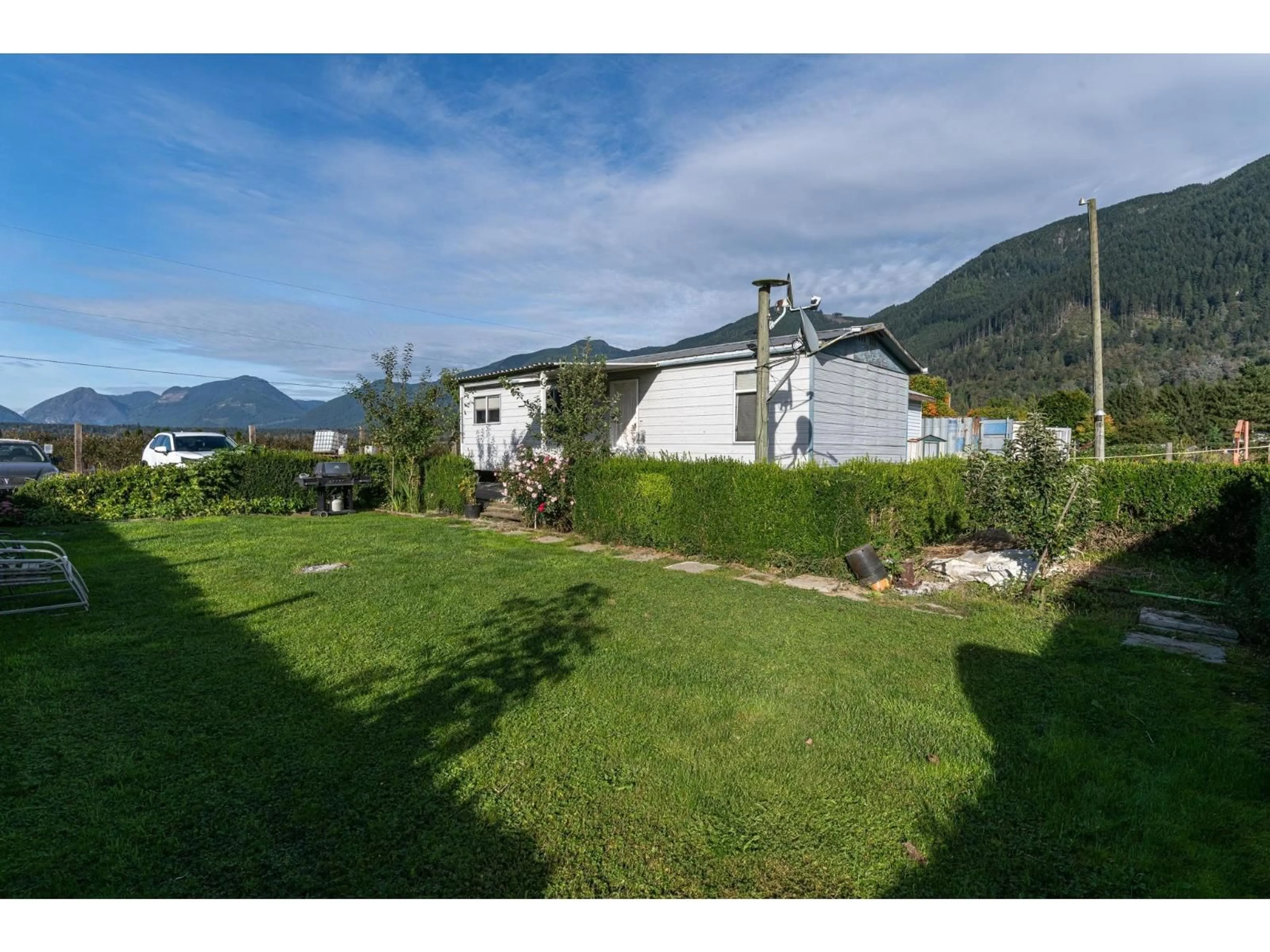 A pic from outside/outdoor area/front of a property/back of a property/a pic from drone, mountain view for 10594 FARMS ROAD, Mission British Columbia V2V4J1
