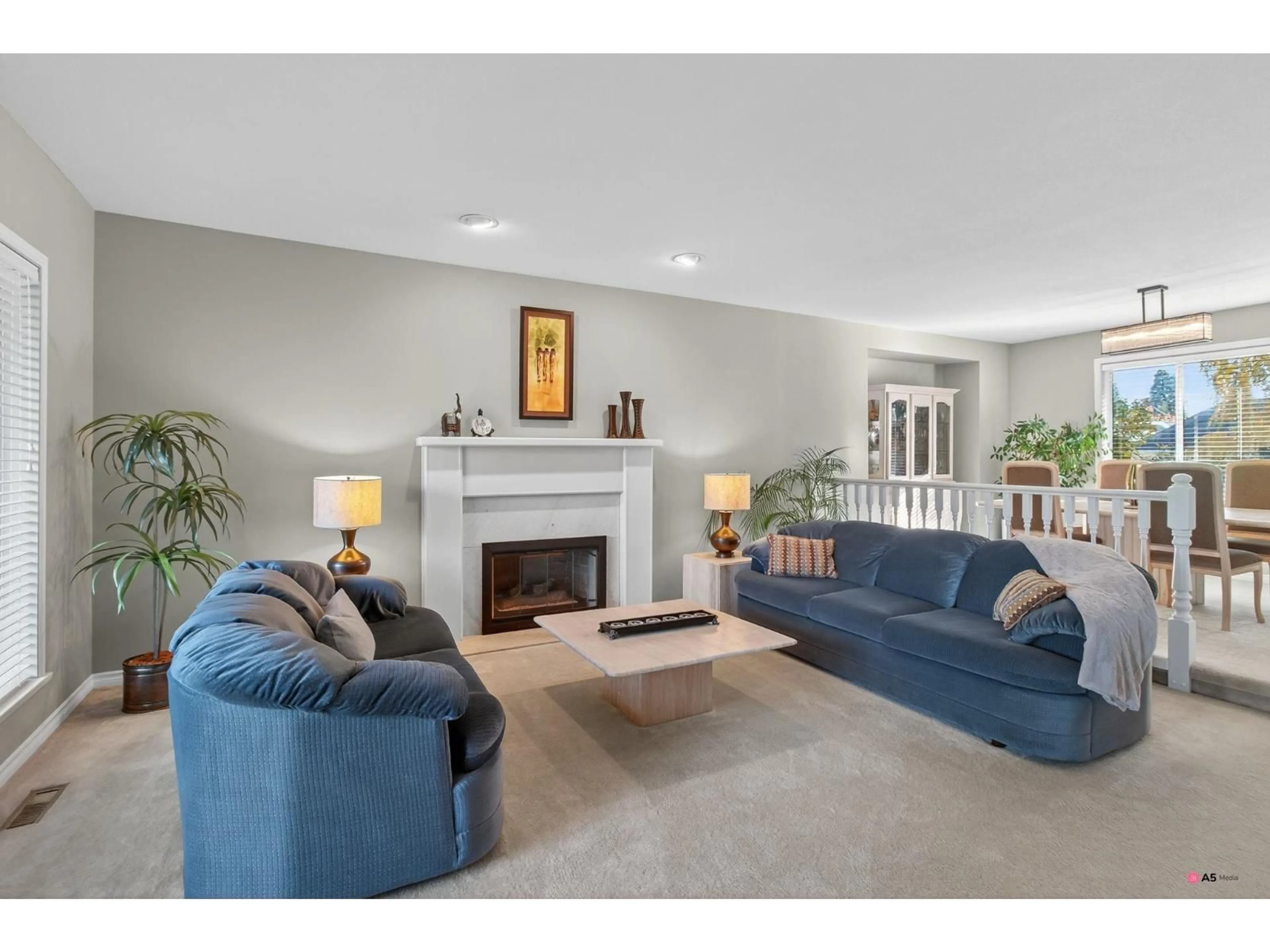 Living room with furniture, unknown for 14082 17, Surrey British Columbia V4A8K4