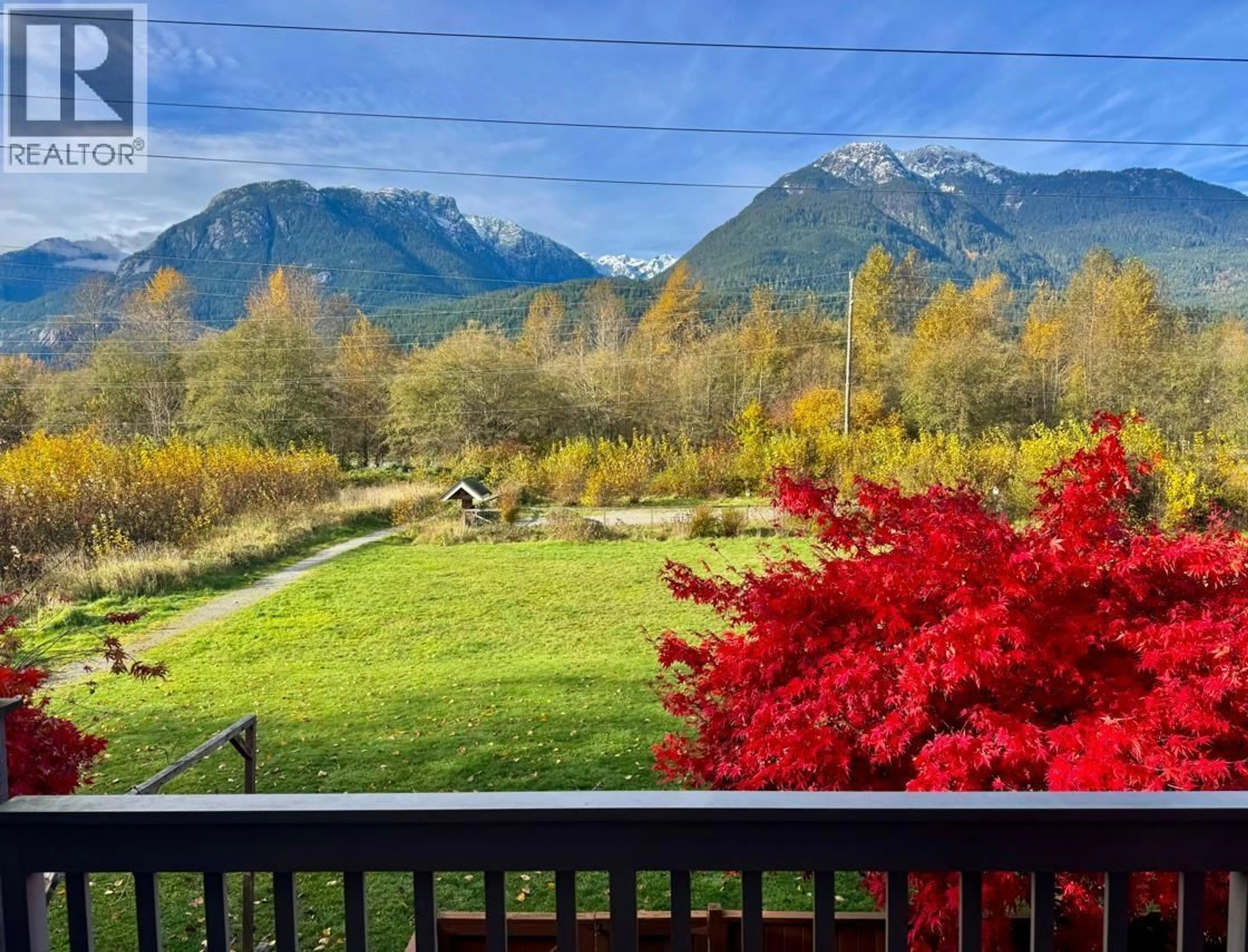 A pic from outside/outdoor area/front of a property/back of a property/a pic from drone, mountain view for 5 - 40653 TANTALUS ROAD, Squamish British Columbia V0N1T0