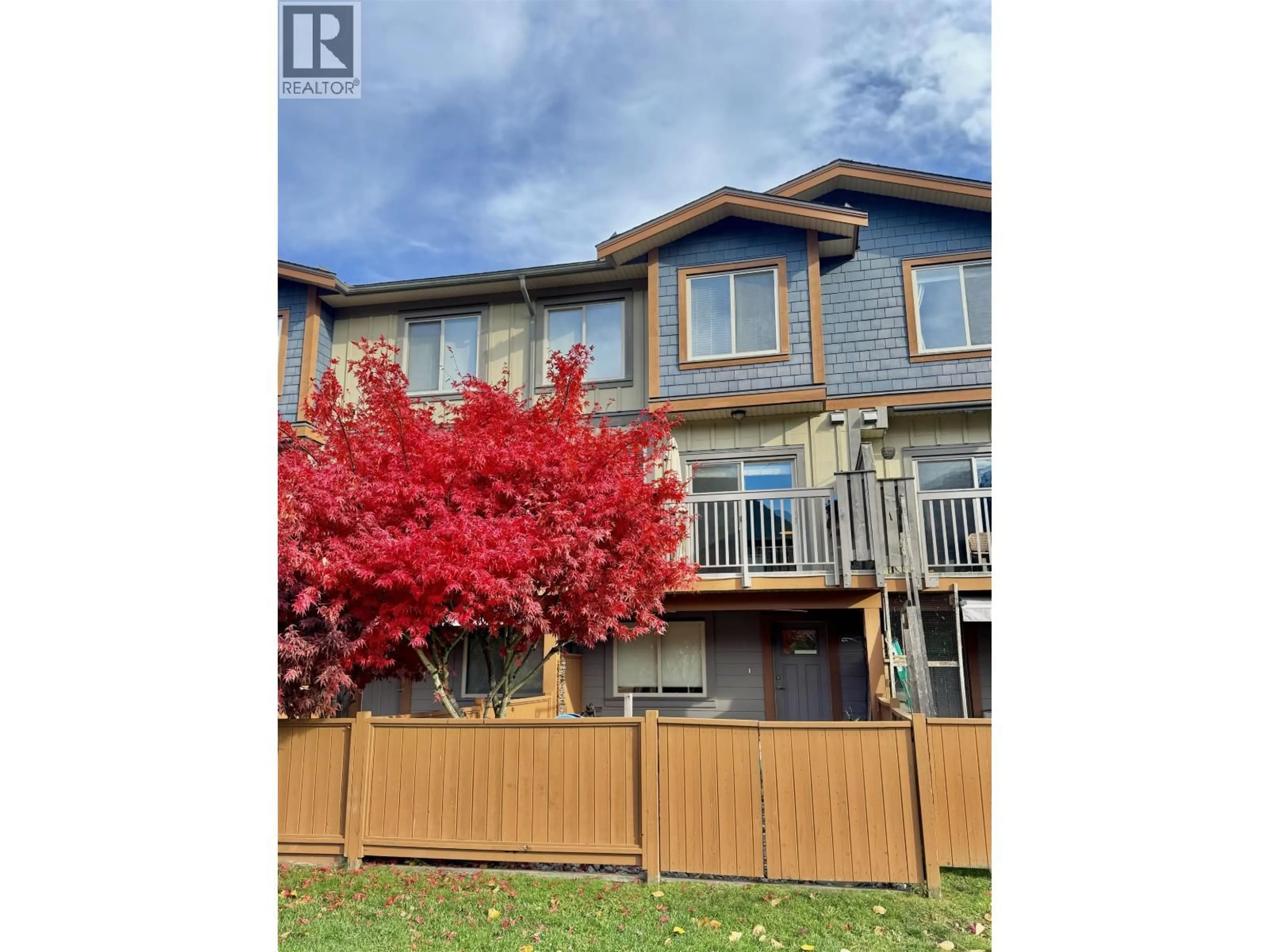A pic from outside/outdoor area/front of a property/back of a property/a pic from drone, water/lake/river/ocean view for 5 - 40653 TANTALUS ROAD, Squamish British Columbia V0N1T0